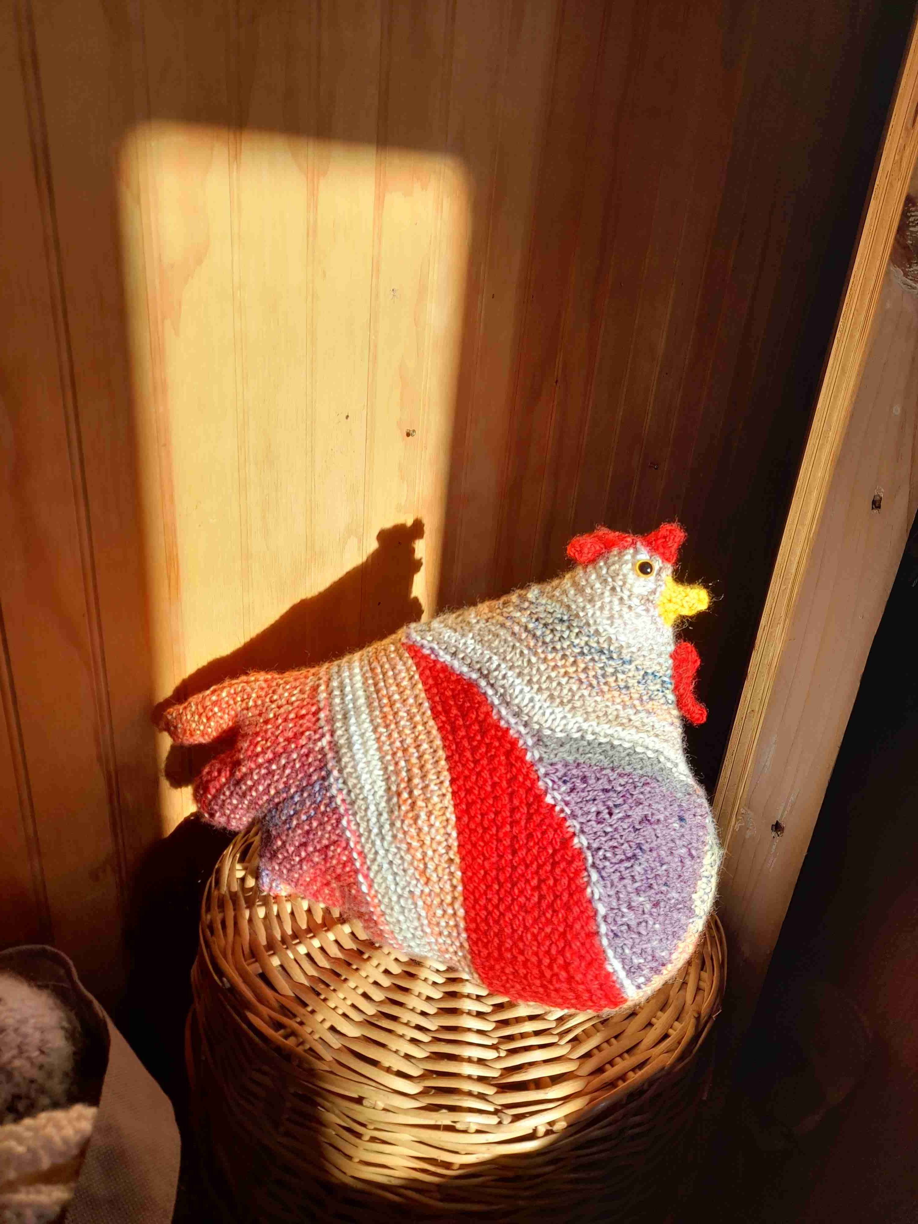 gallina tejida a palillos, de apoyo emocional. - miniatura 2