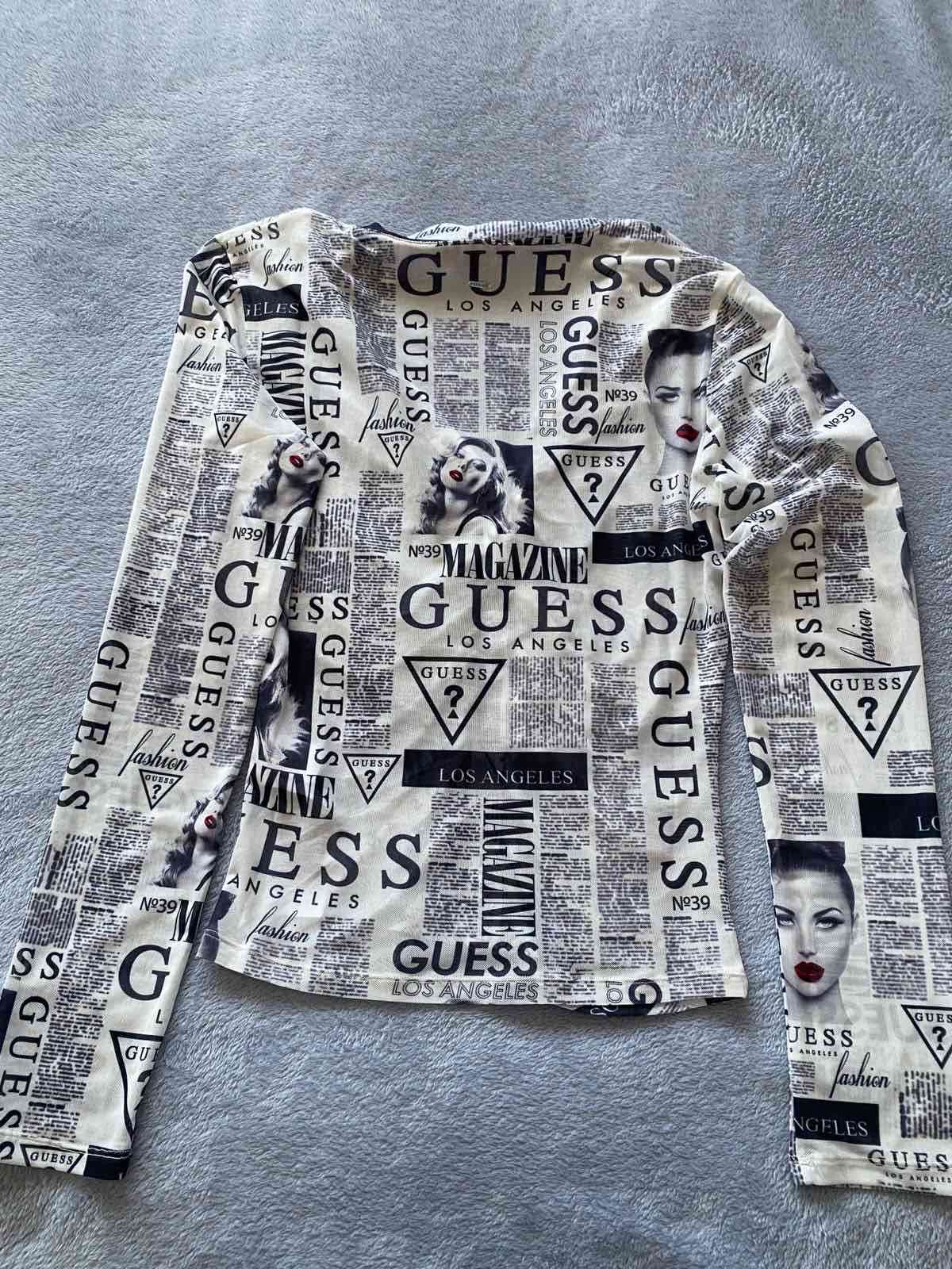 Polera manga larga Guess estampada