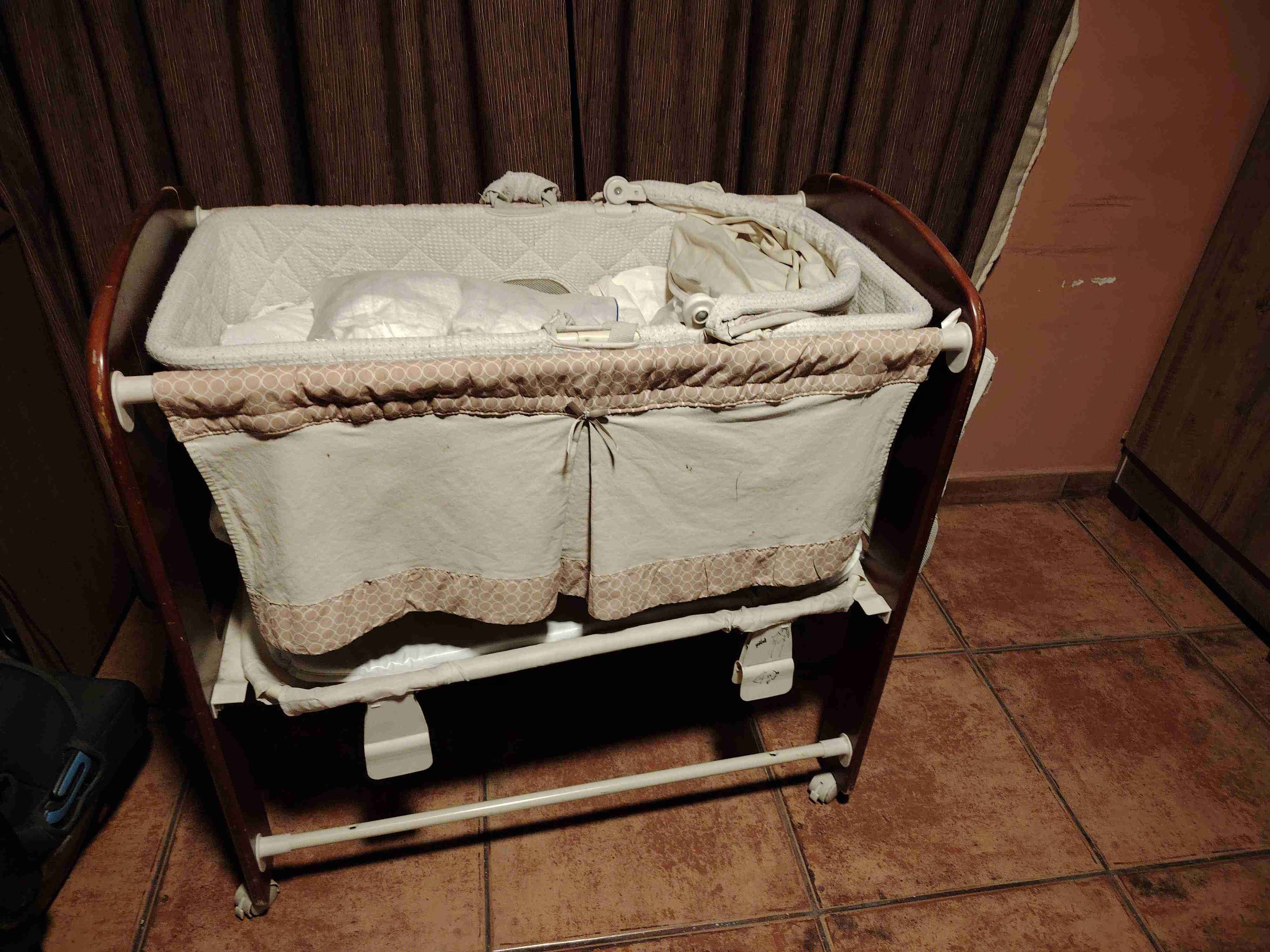 Cuna de bebé con ruedas - miniatura 1