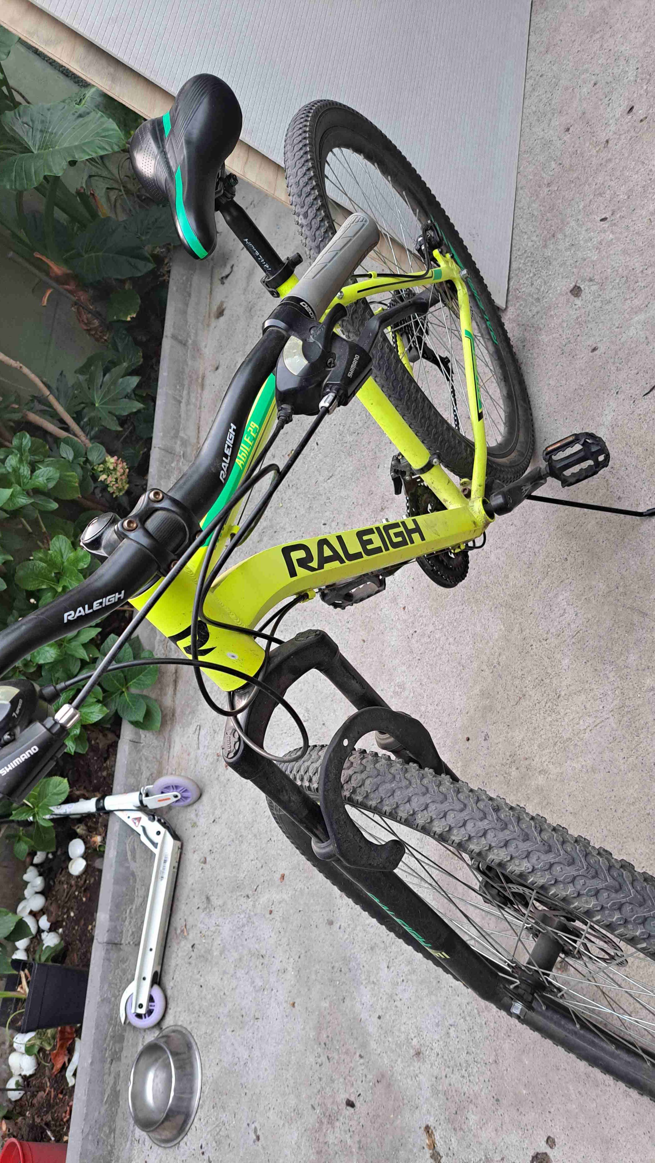 Bicicleta Raleigh amarilla - miniatura 2