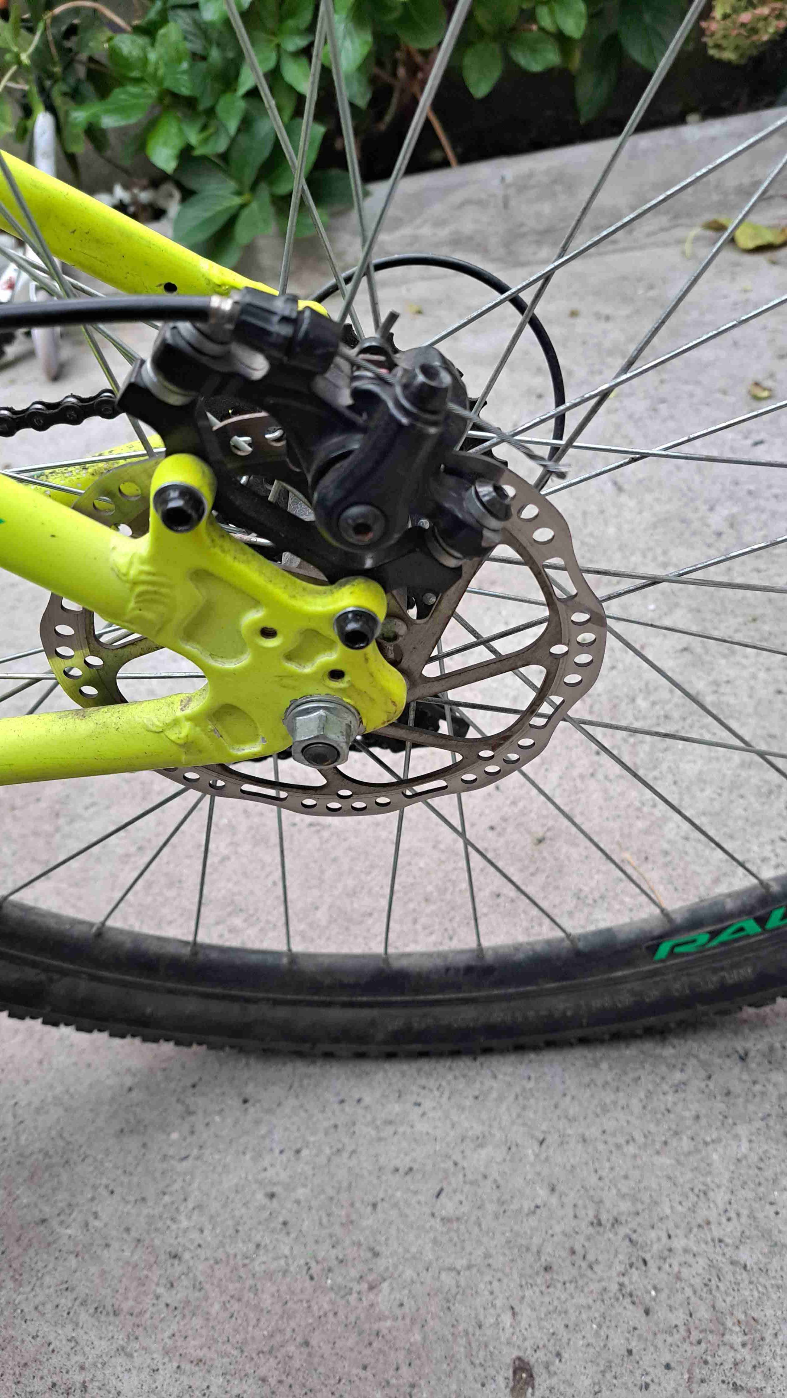 Bicicleta Raleigh amarilla - miniatura 4