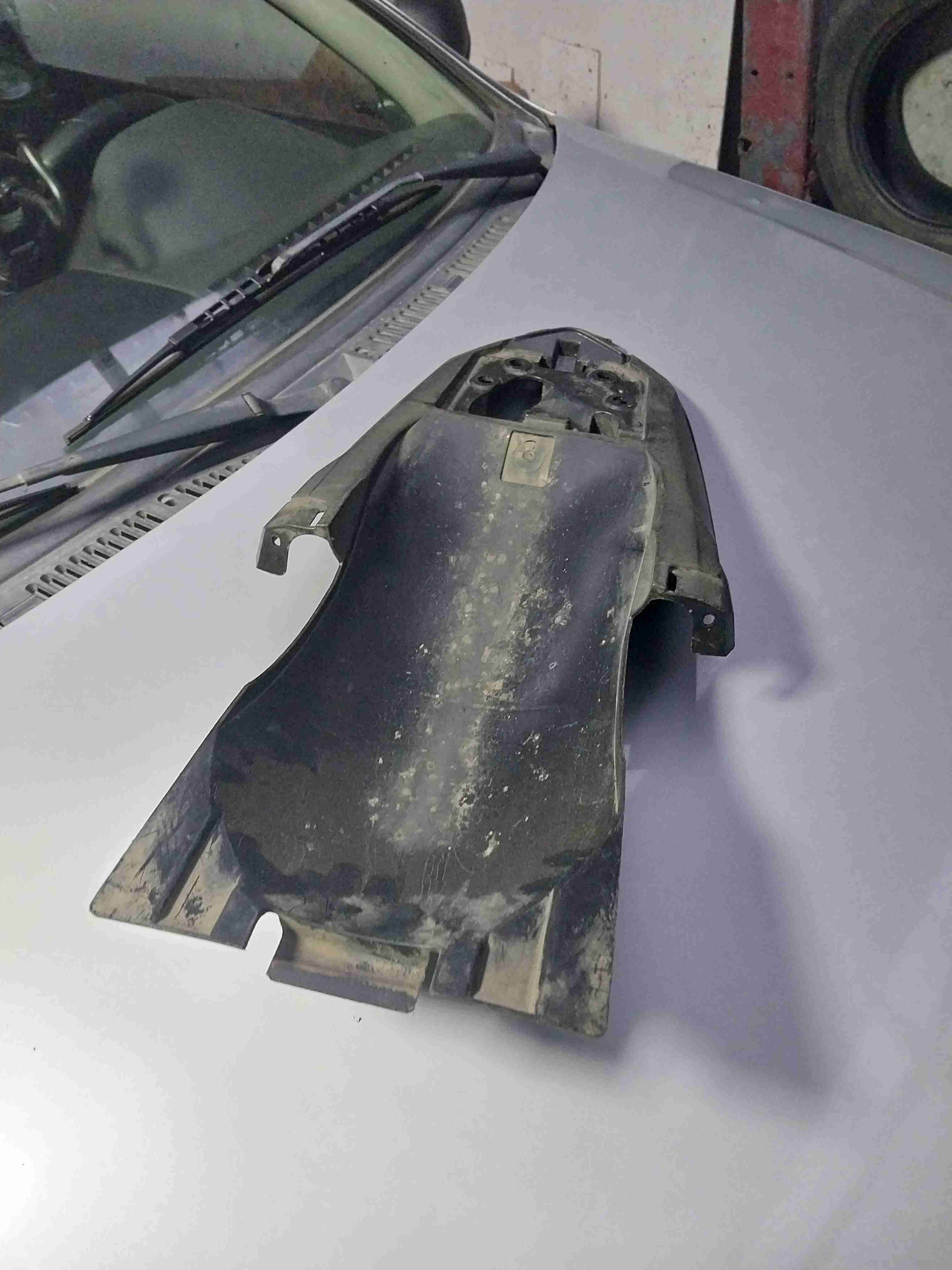 Tapabarro y cola porta patente - miniatura 5