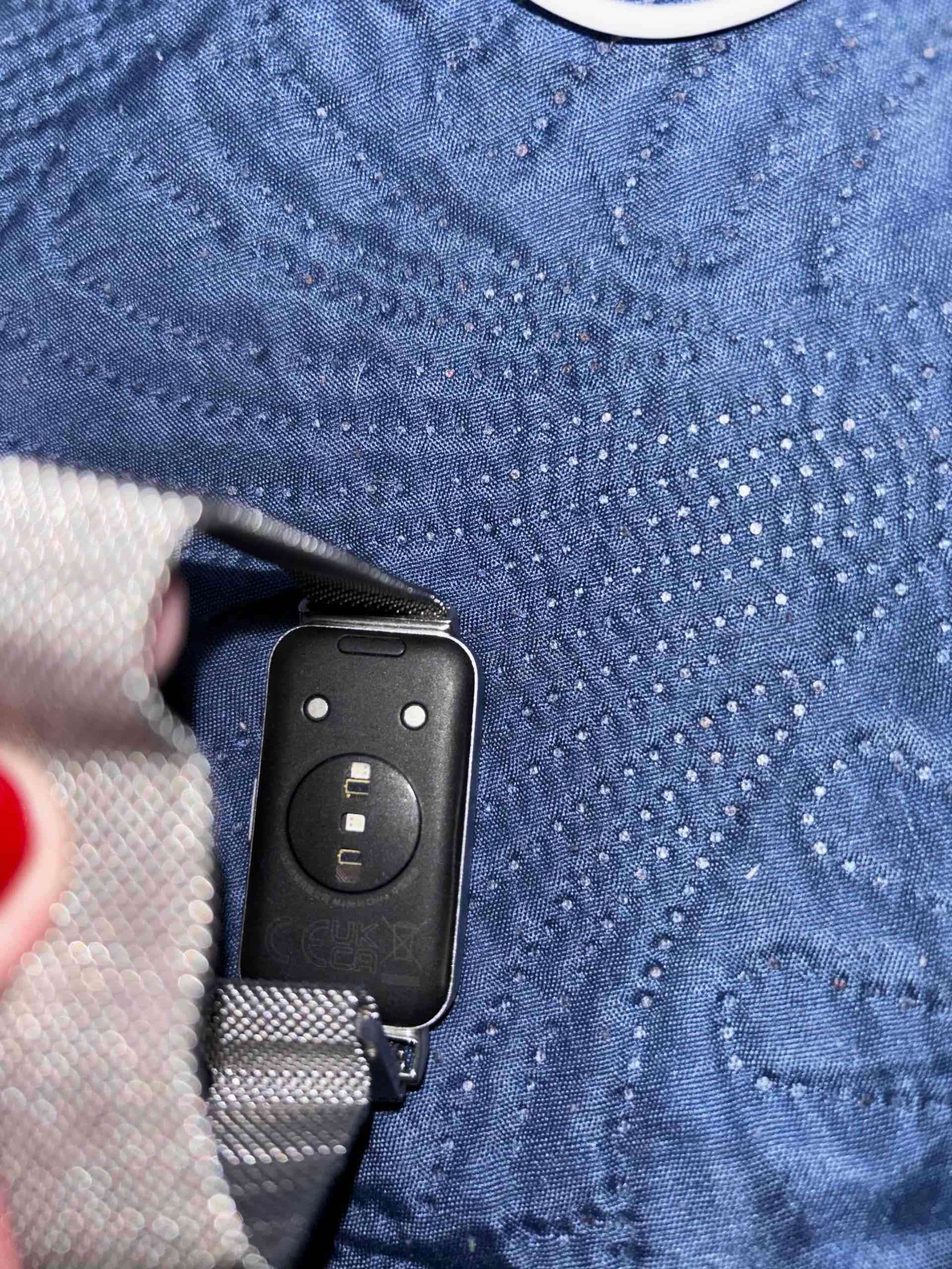 Huawei Band 10 con caja y cargador - miniatura 2