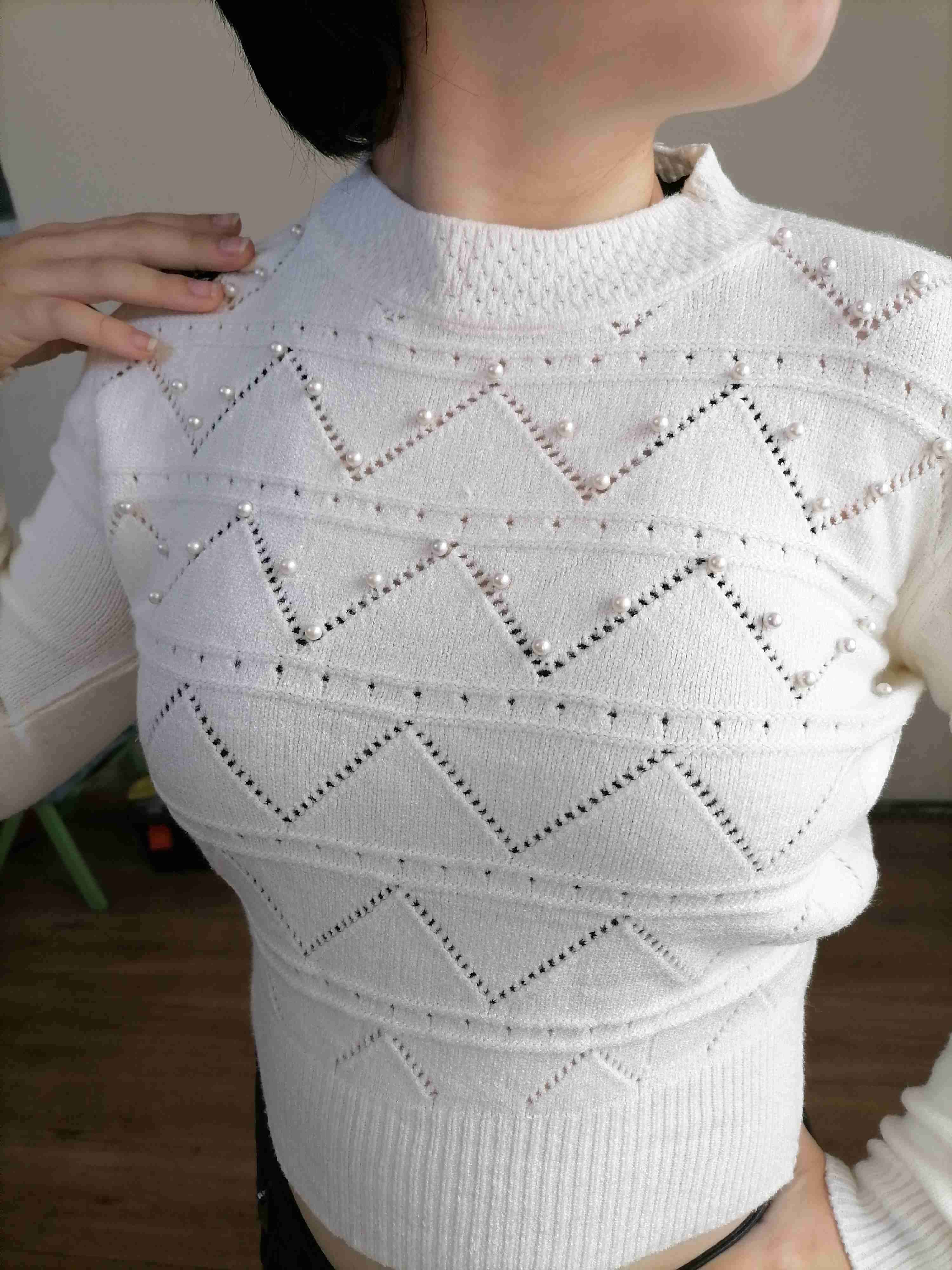 Suéter rosa con perlas - miniatura 2