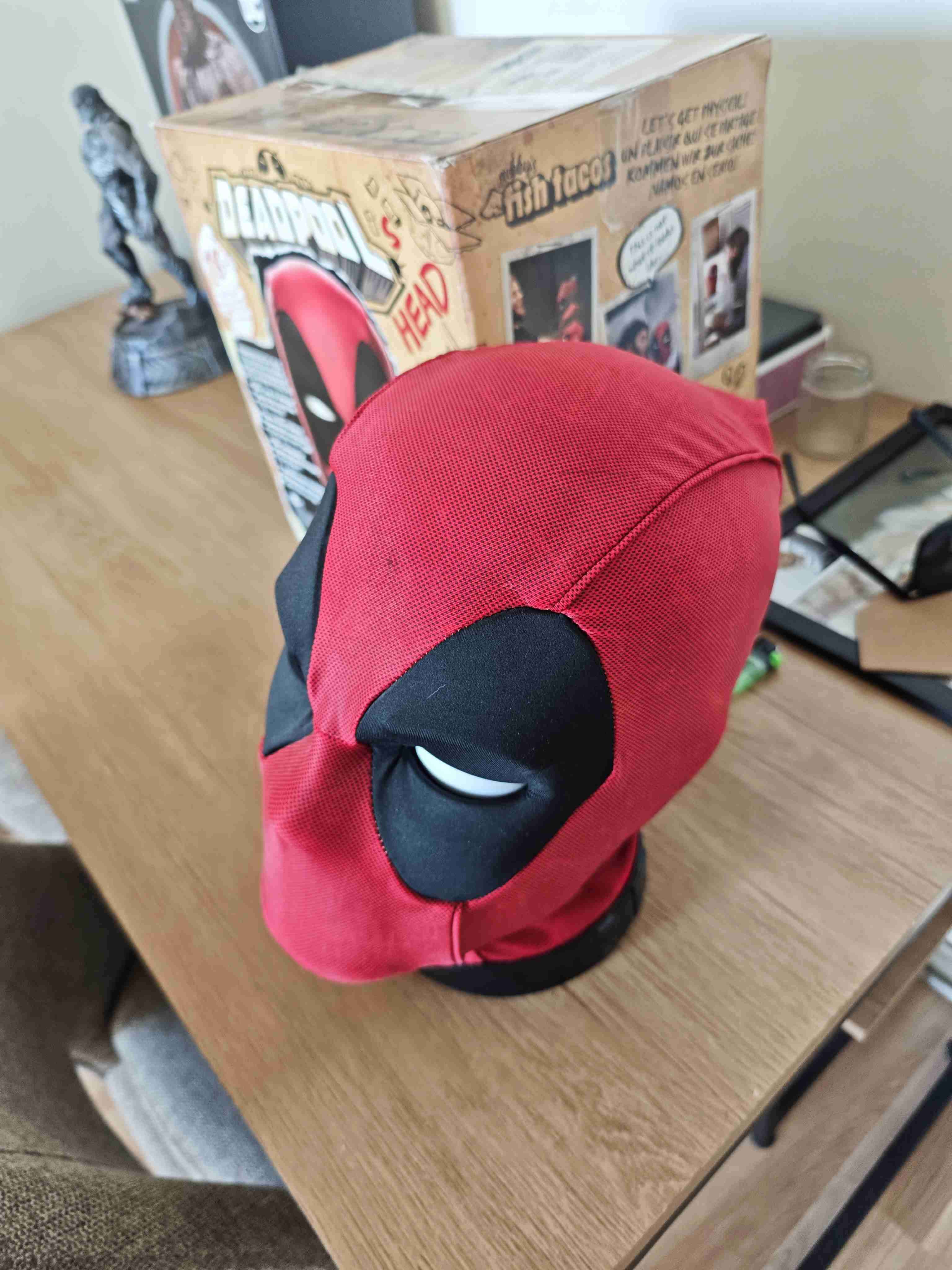 Cabeza interactiva de Deadpool - miniatura 3