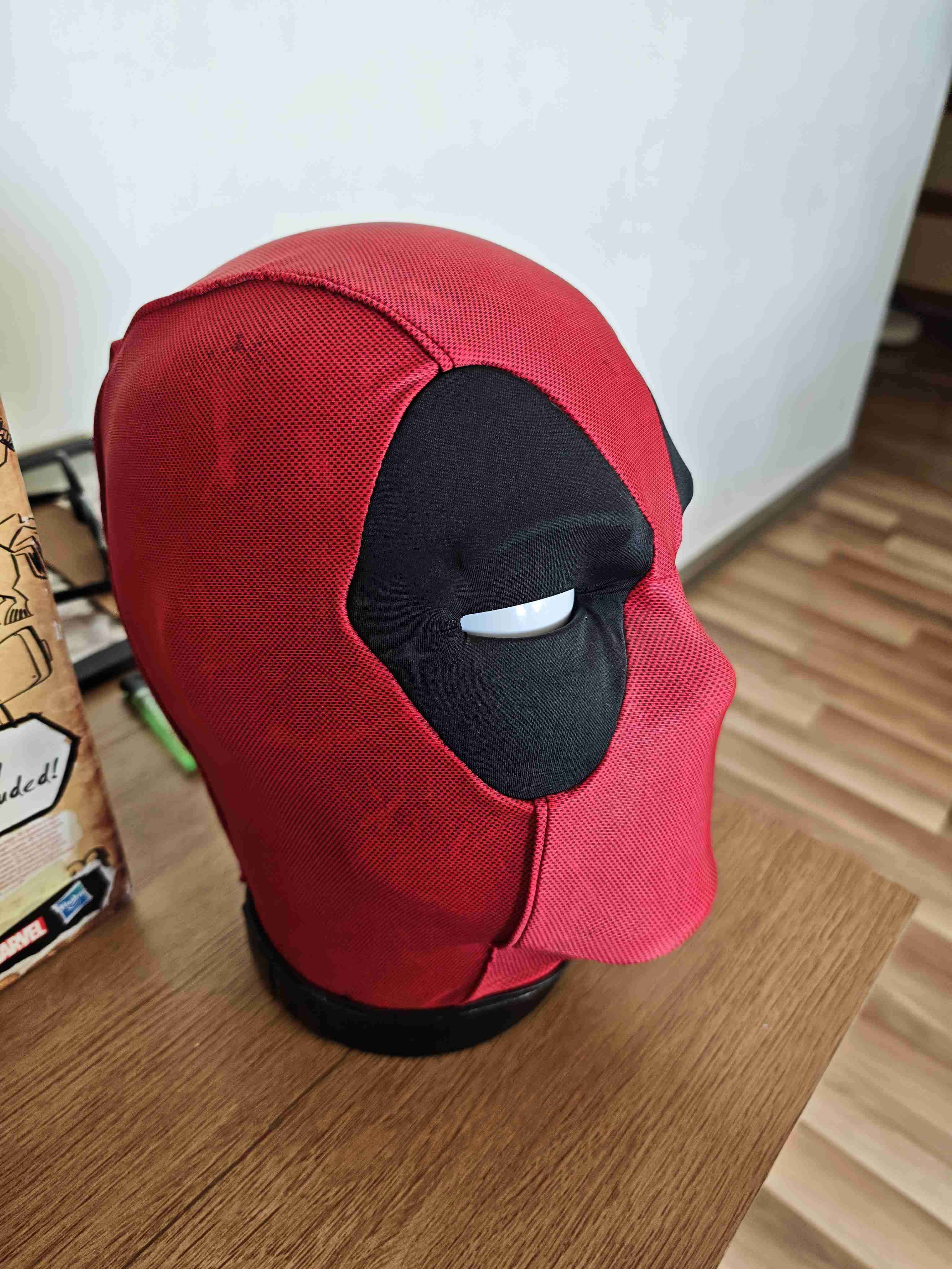 Cabeza interactiva de Deadpool - miniatura 4
