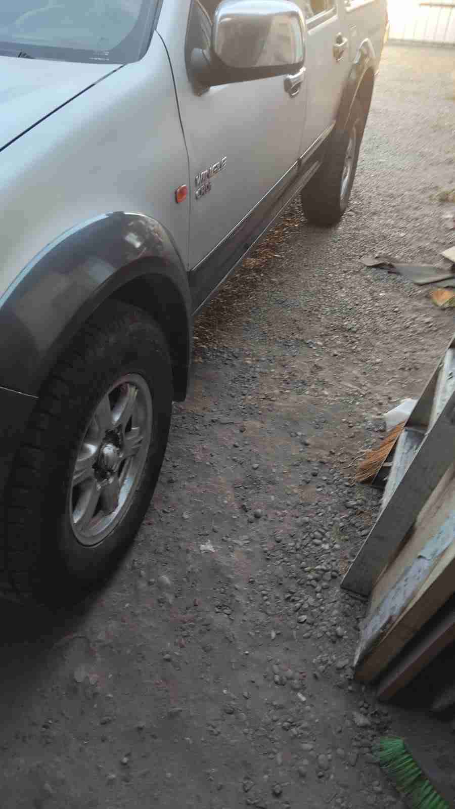 Camioneta plateada usada - miniatura 2