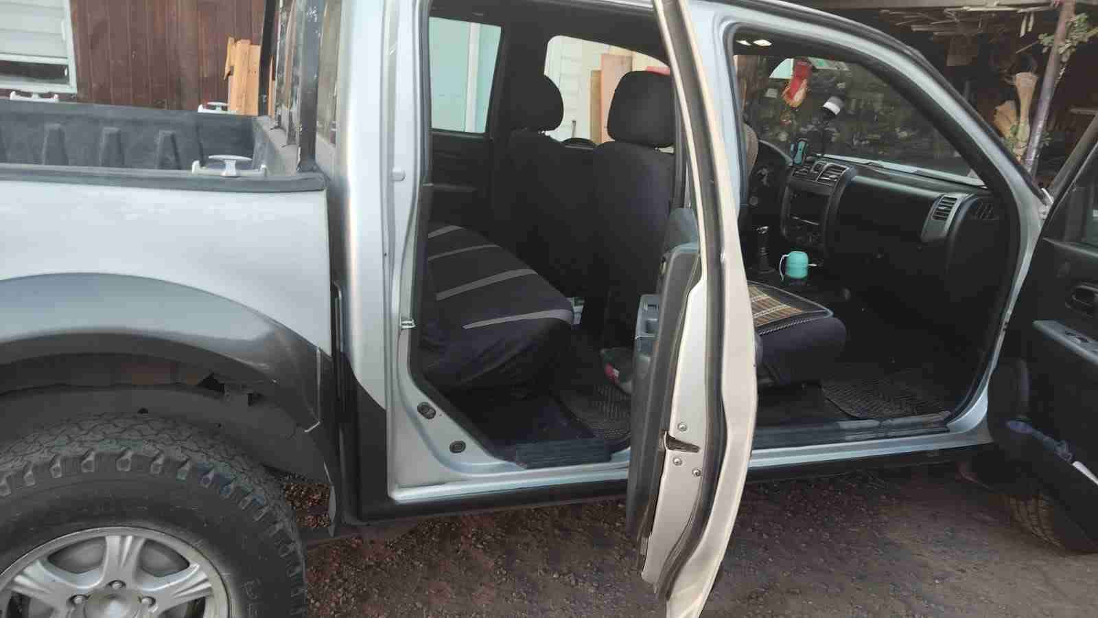 Camioneta plateada usada - miniatura 4