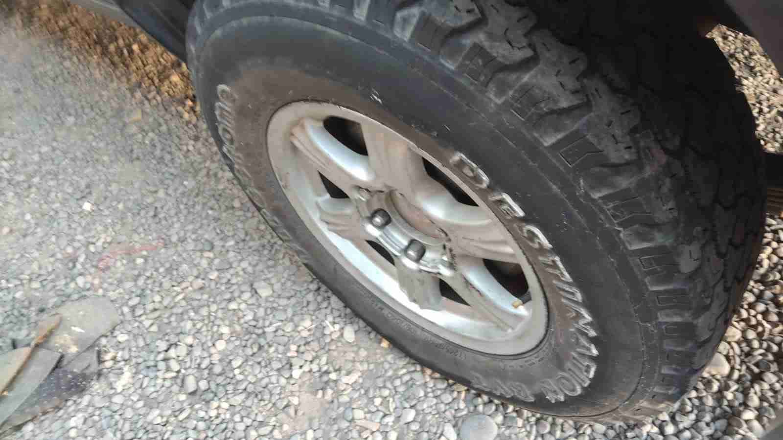 Camioneta plateada usada - miniatura 6