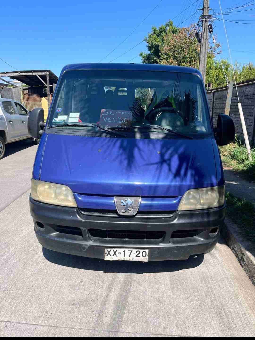 Furgón Peugeot Boxer año 2004 azul - miniatura 1