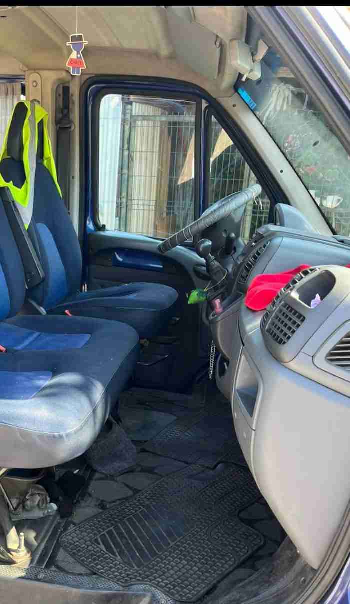 Furgón Peugeot Boxer año 2004 azul - miniatura 2