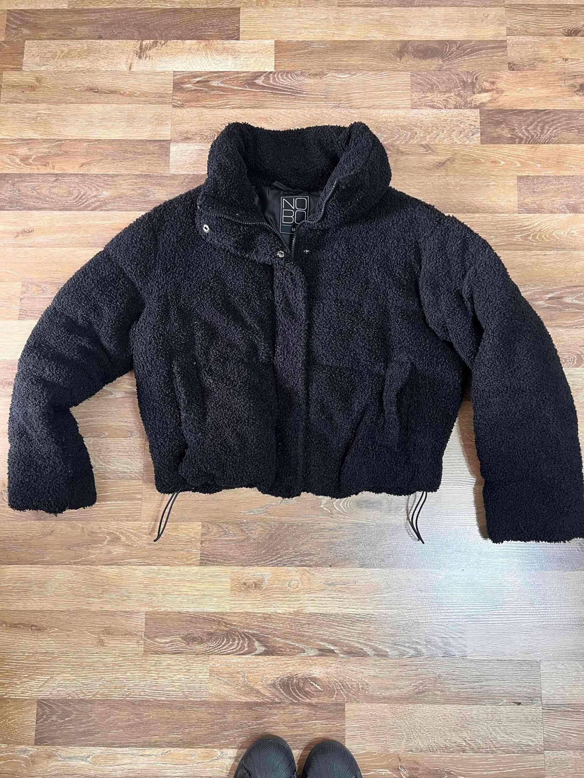 Chaqueta negra puffer corderito