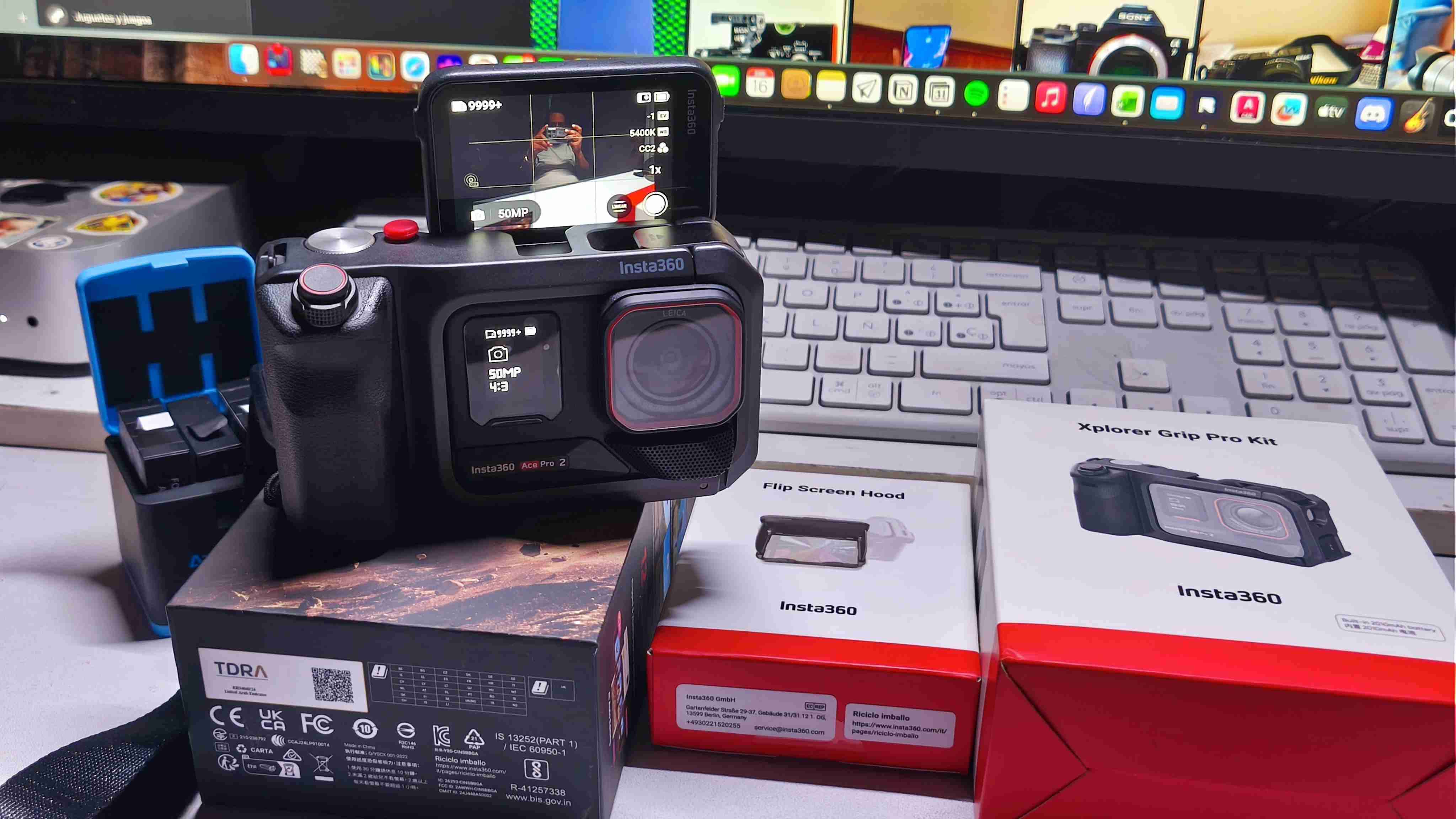 Cámara Insta360 AcePro 2con accesorios - miniatura 1