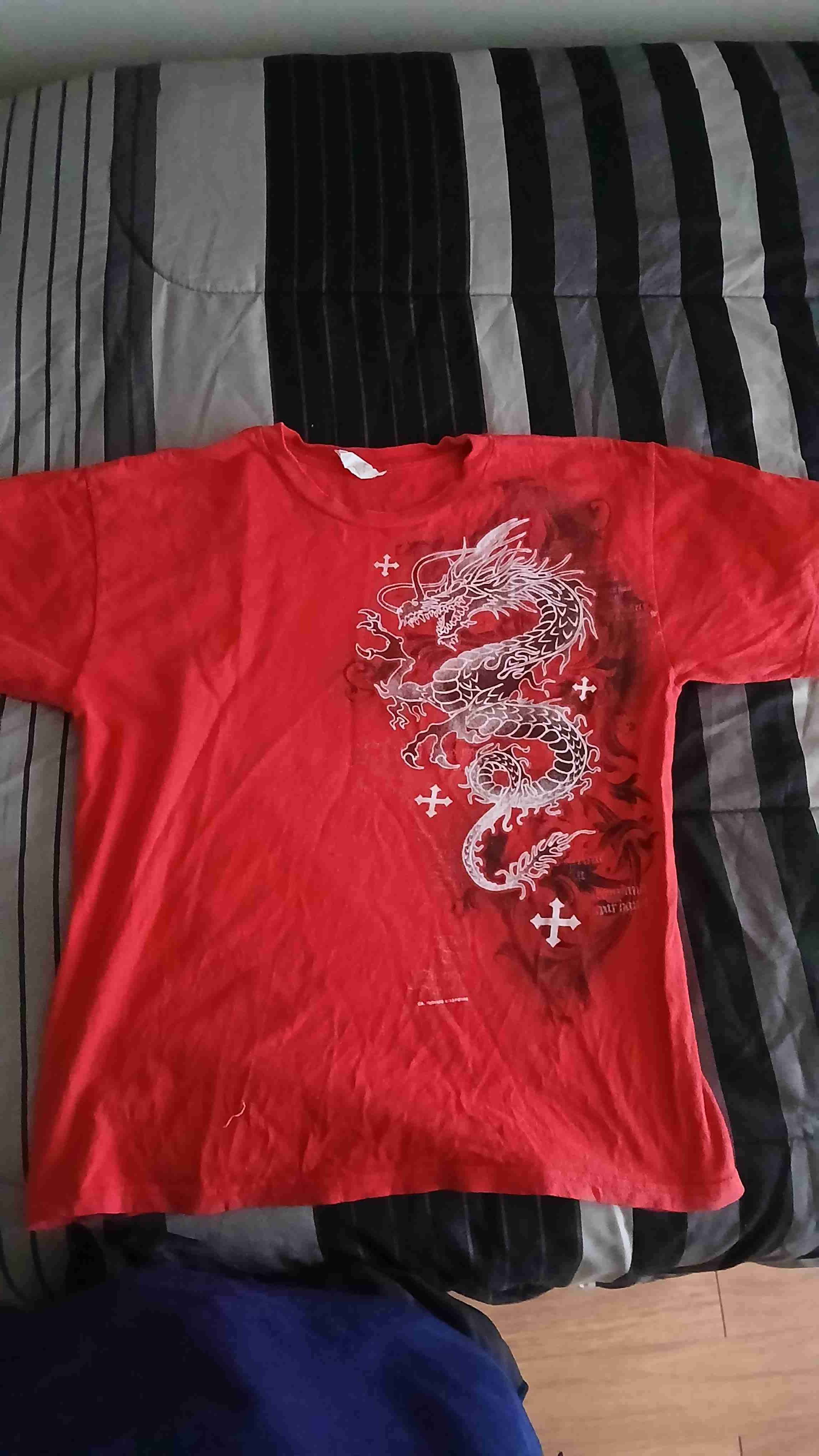 Polera Roja con dragón durisimo - miniatura 1