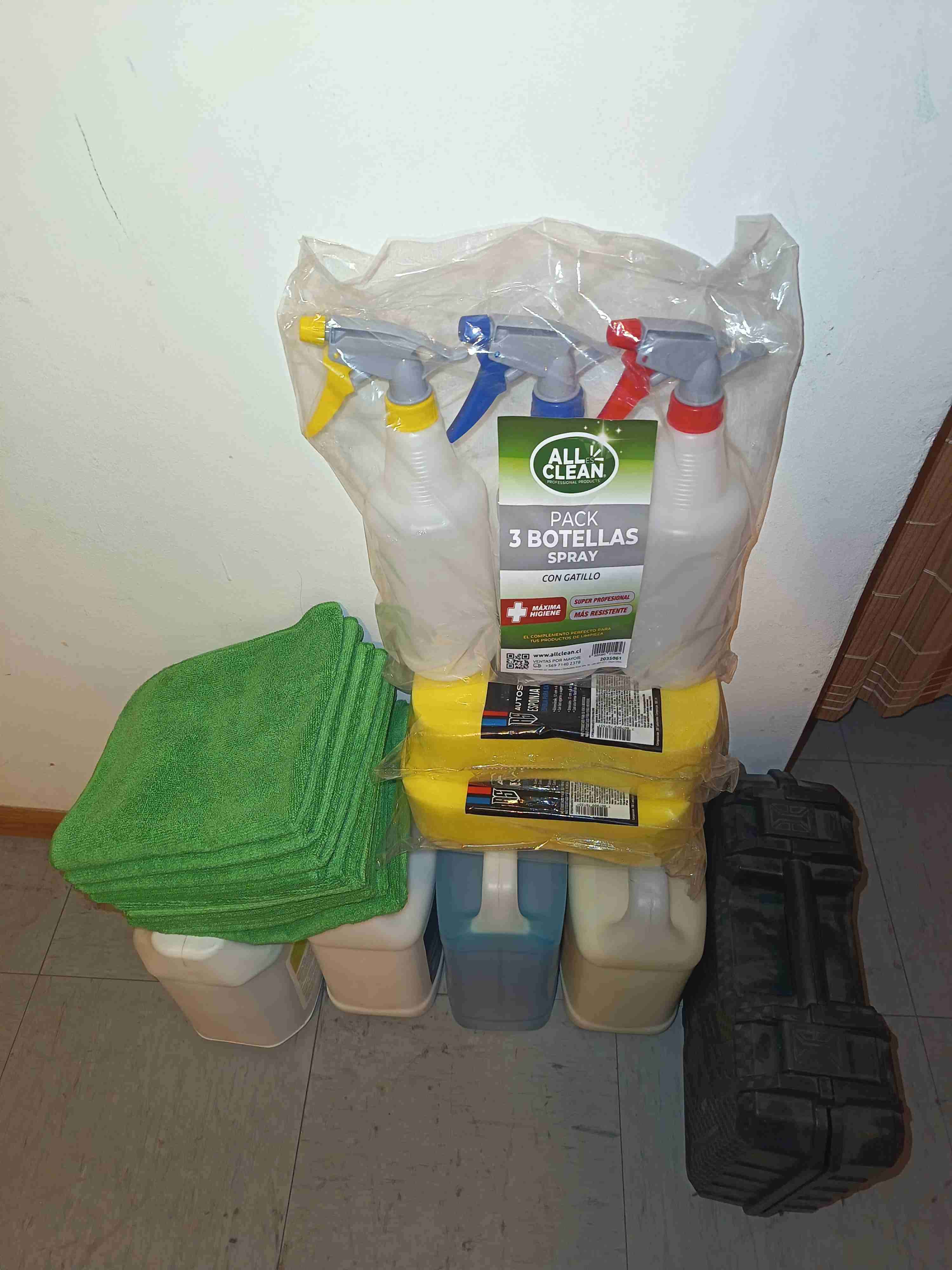 Kit limpieza con botellas y paños - miniatura 1