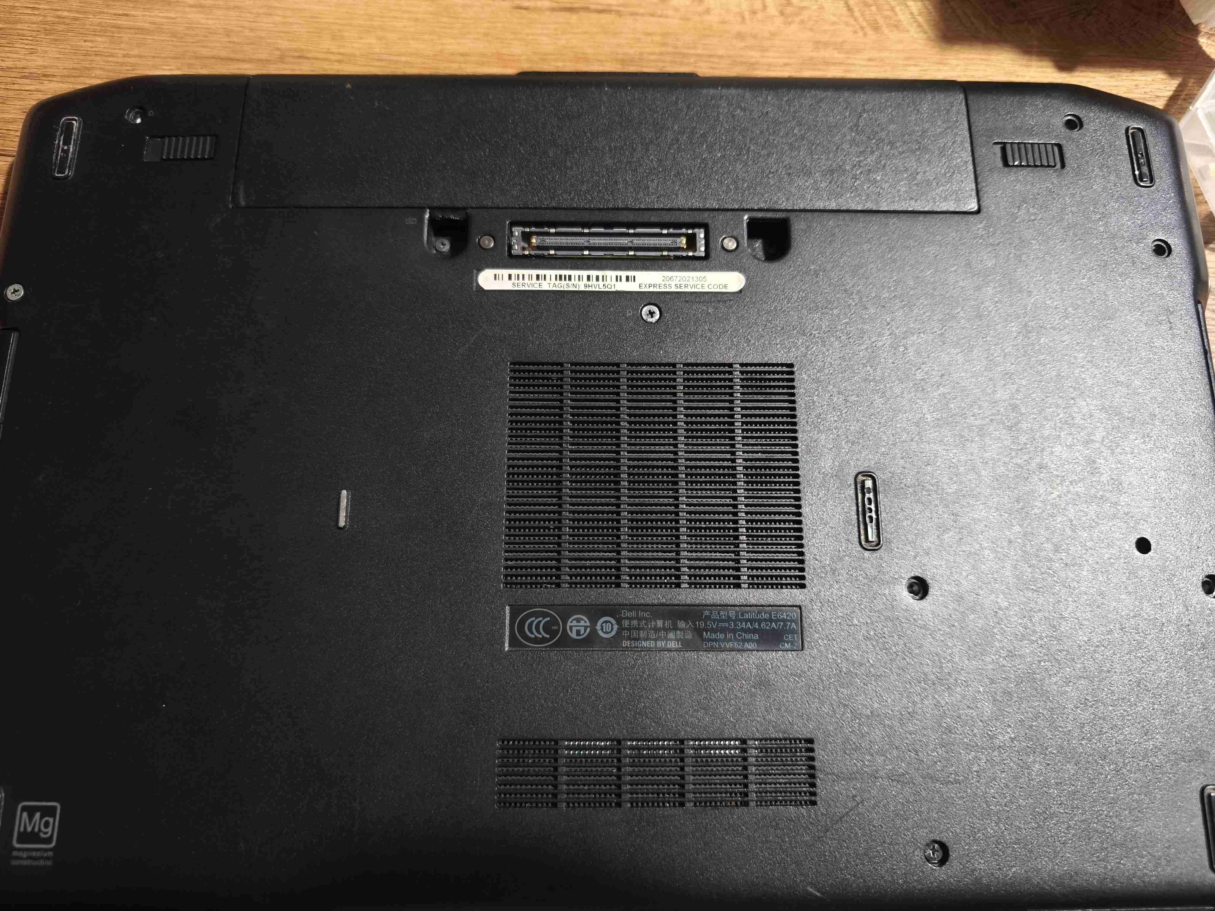 Laptop Dell Latitude usada - miniatura 3