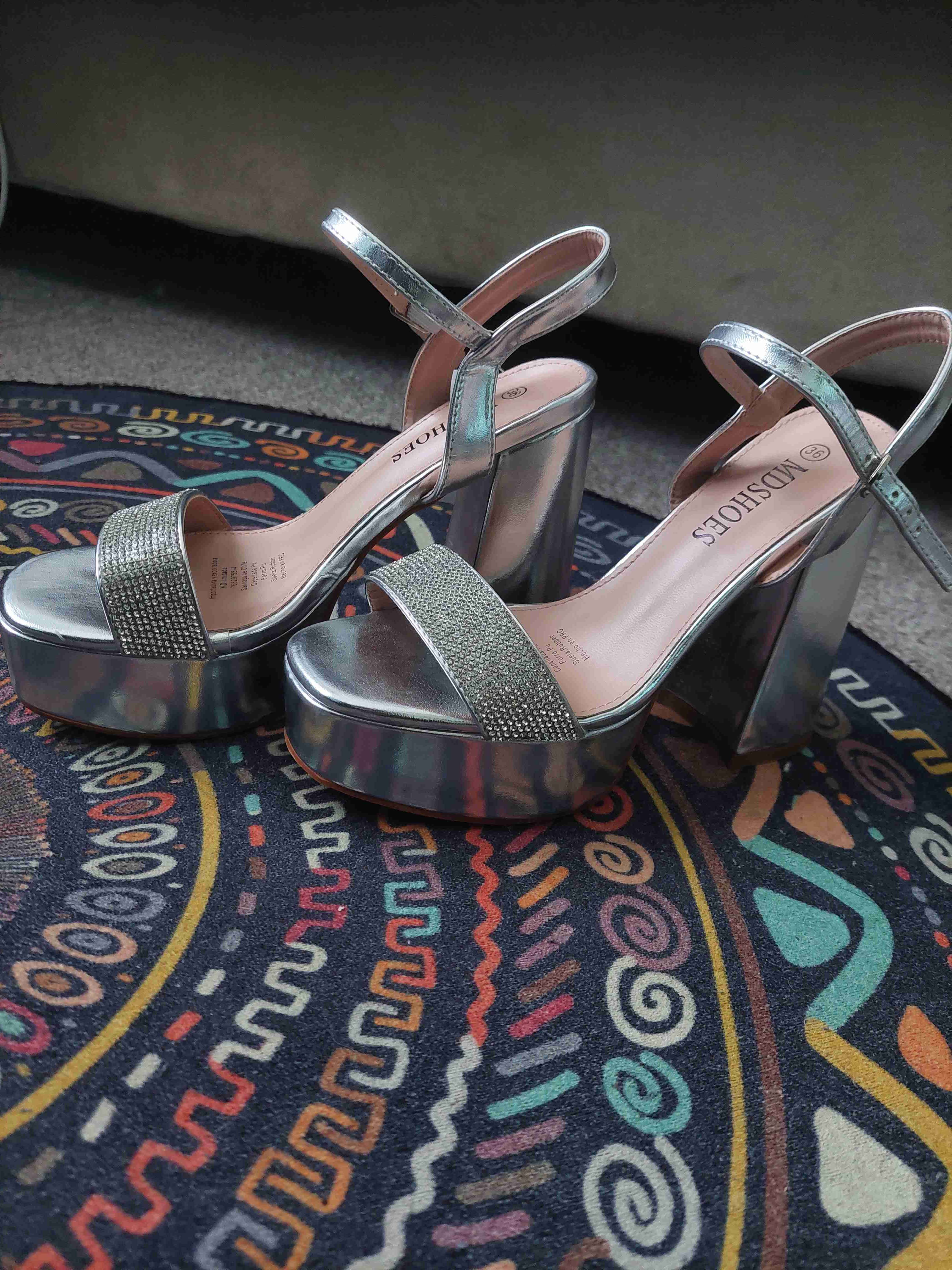 Sandalias plateadas de tacón alto - miniatura 1