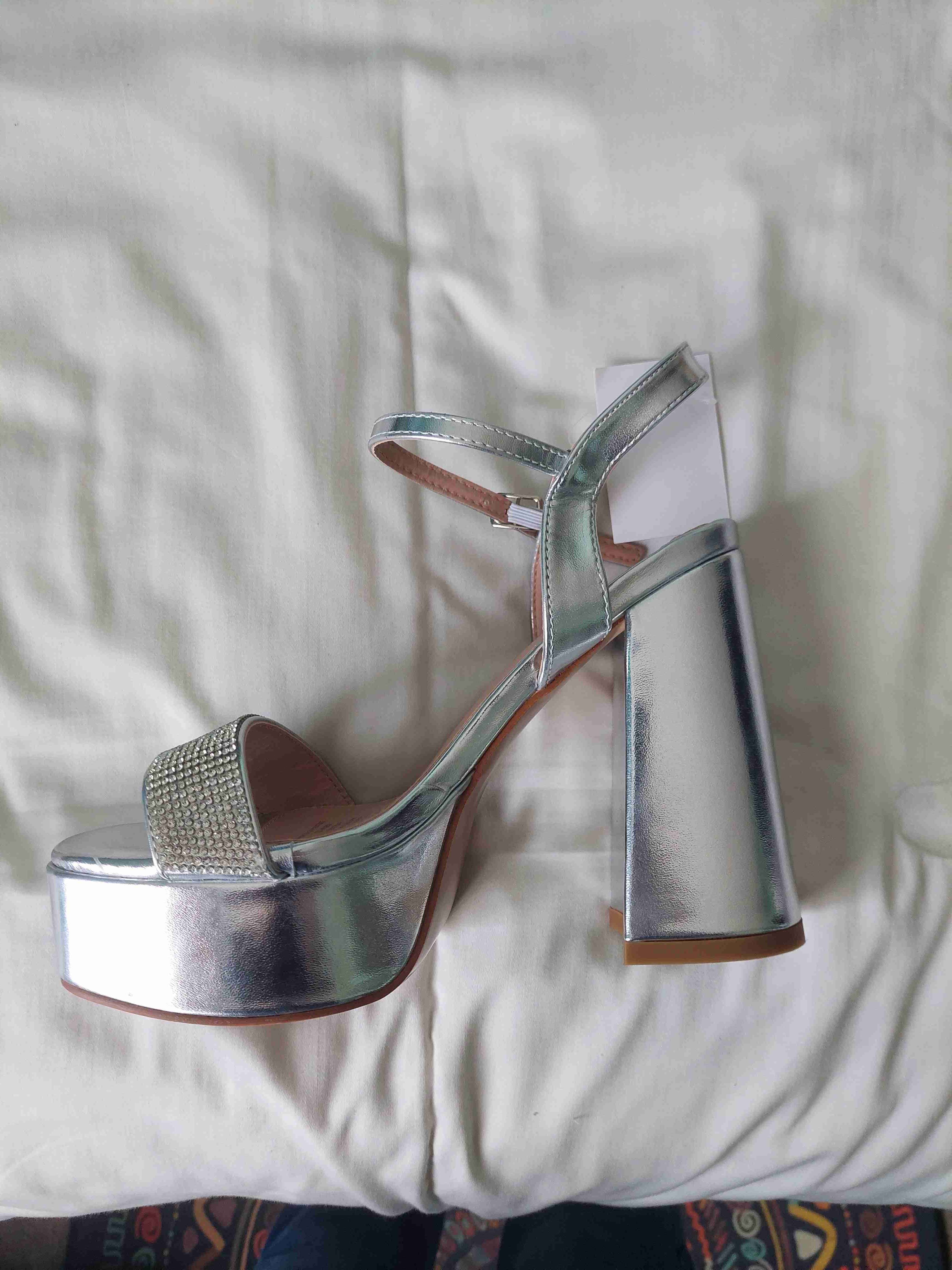 Sandalias plateadas de tacón alto - miniatura 3