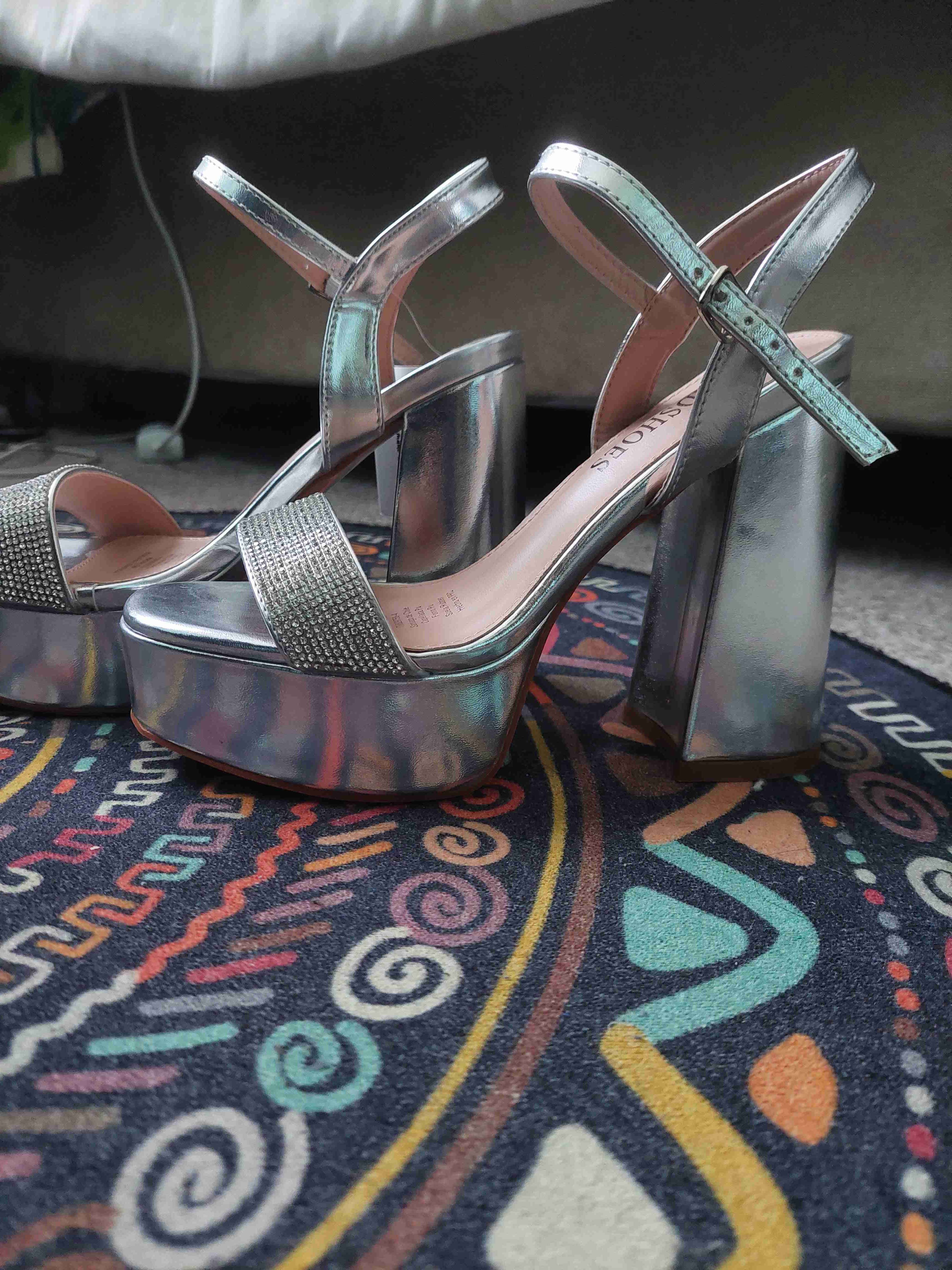 Sandalias plateadas de tacón alto - miniatura 5