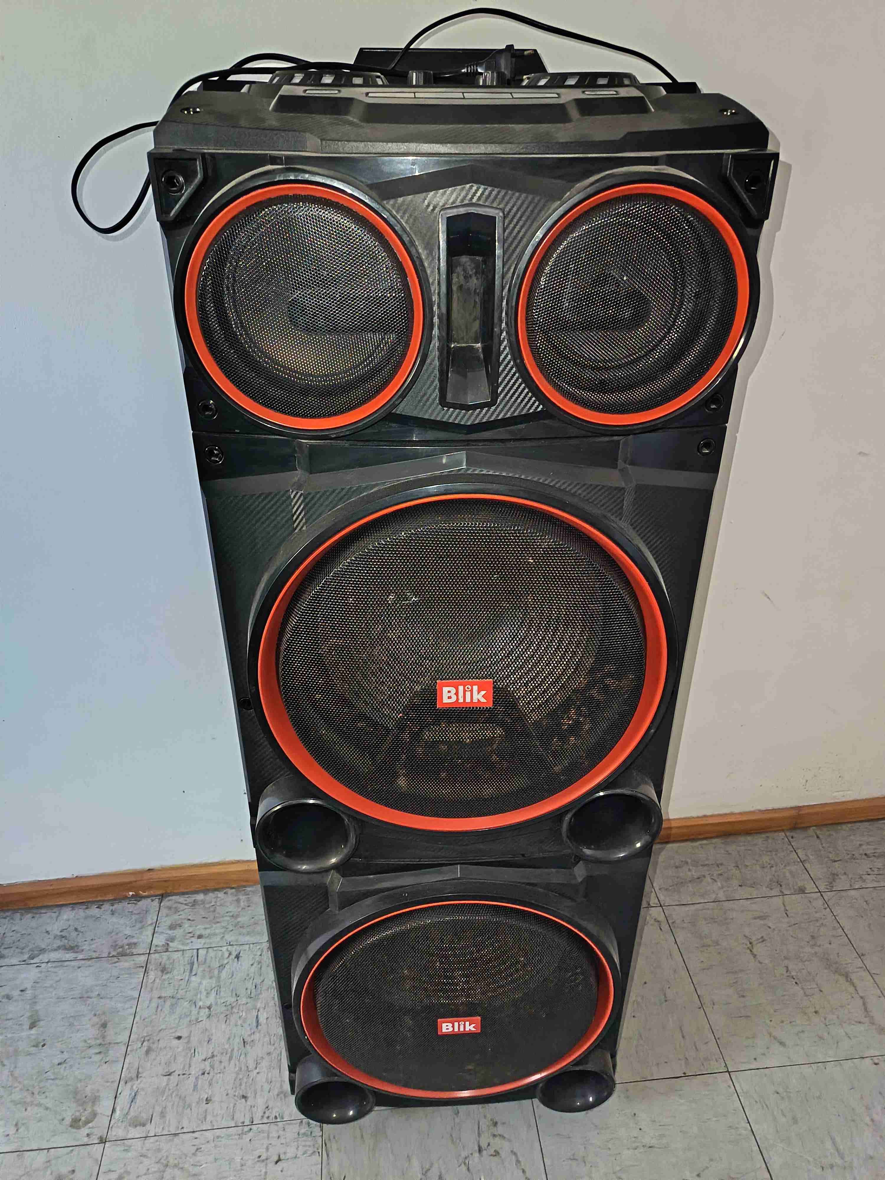 Parlantes Blik grandes con subwoofer