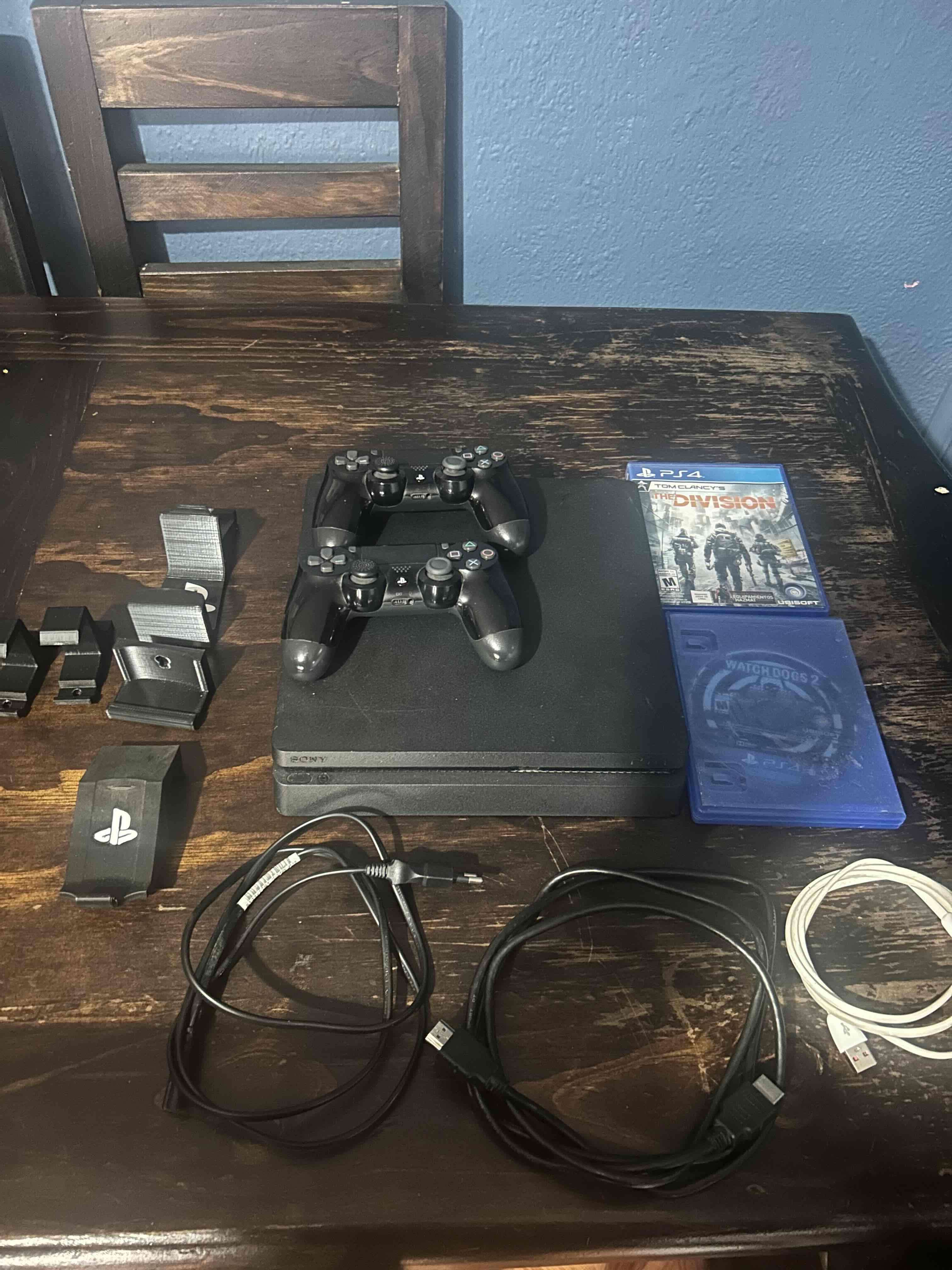 Consola PlayStation 4 con accesorios y juegos