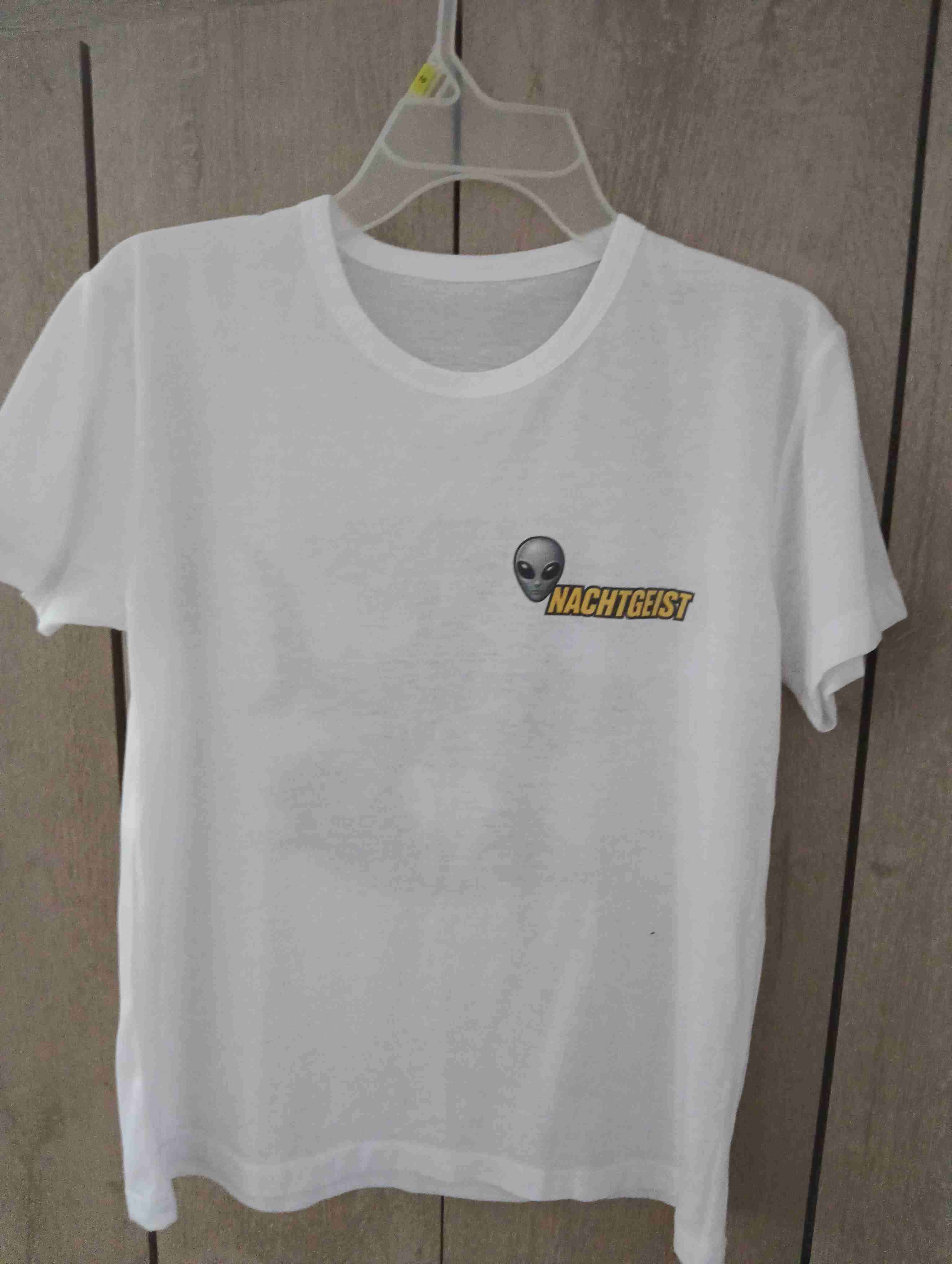 Polera blanca con gráfico tiburón - miniatura 2