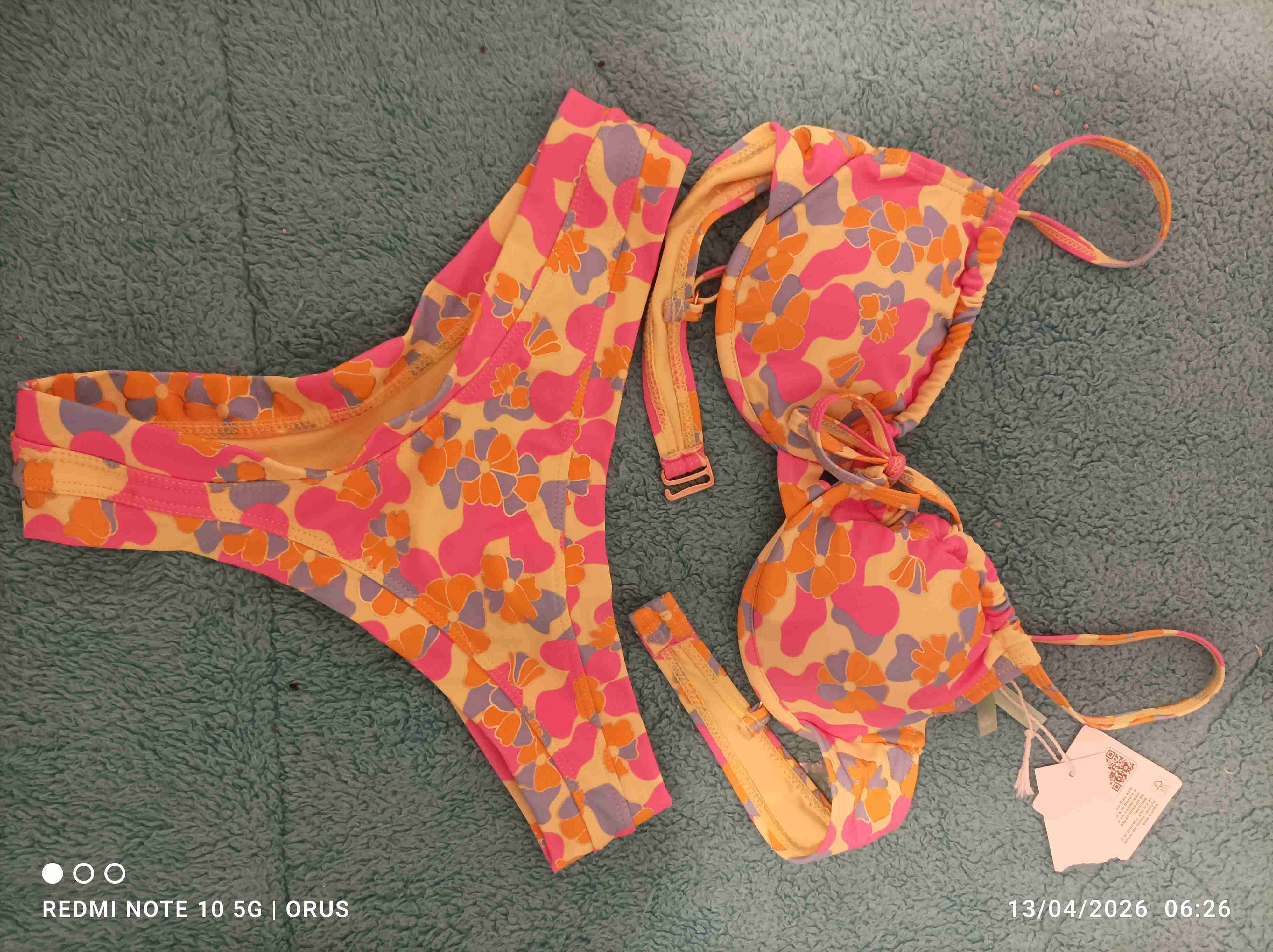Conjunto bikini floral colorido - miniatura 1