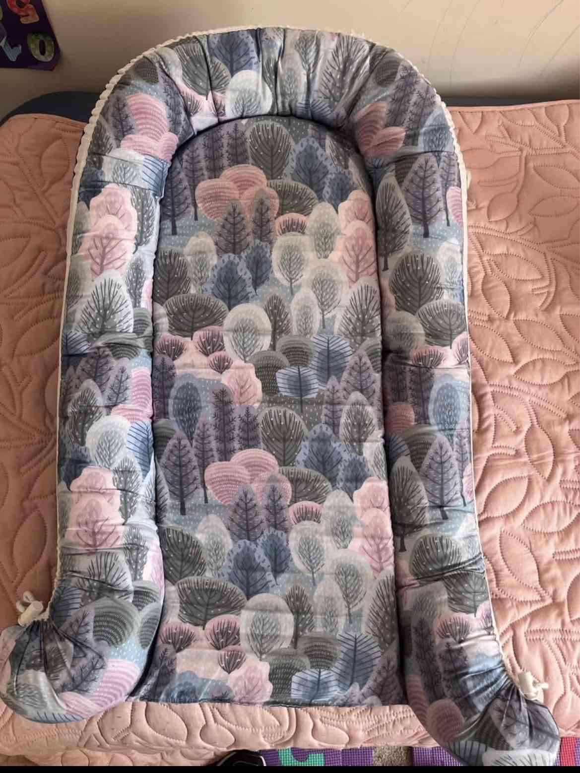 Cojín nido para bebé estampado - miniatura 1