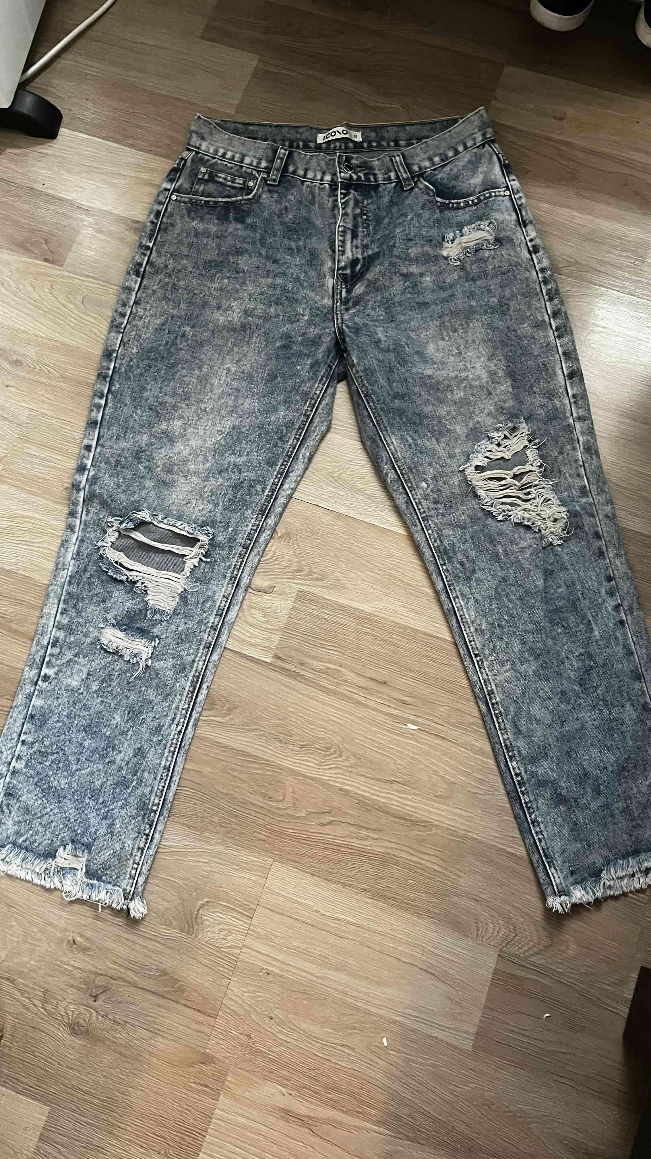 Jeans desgastados azul oscuro