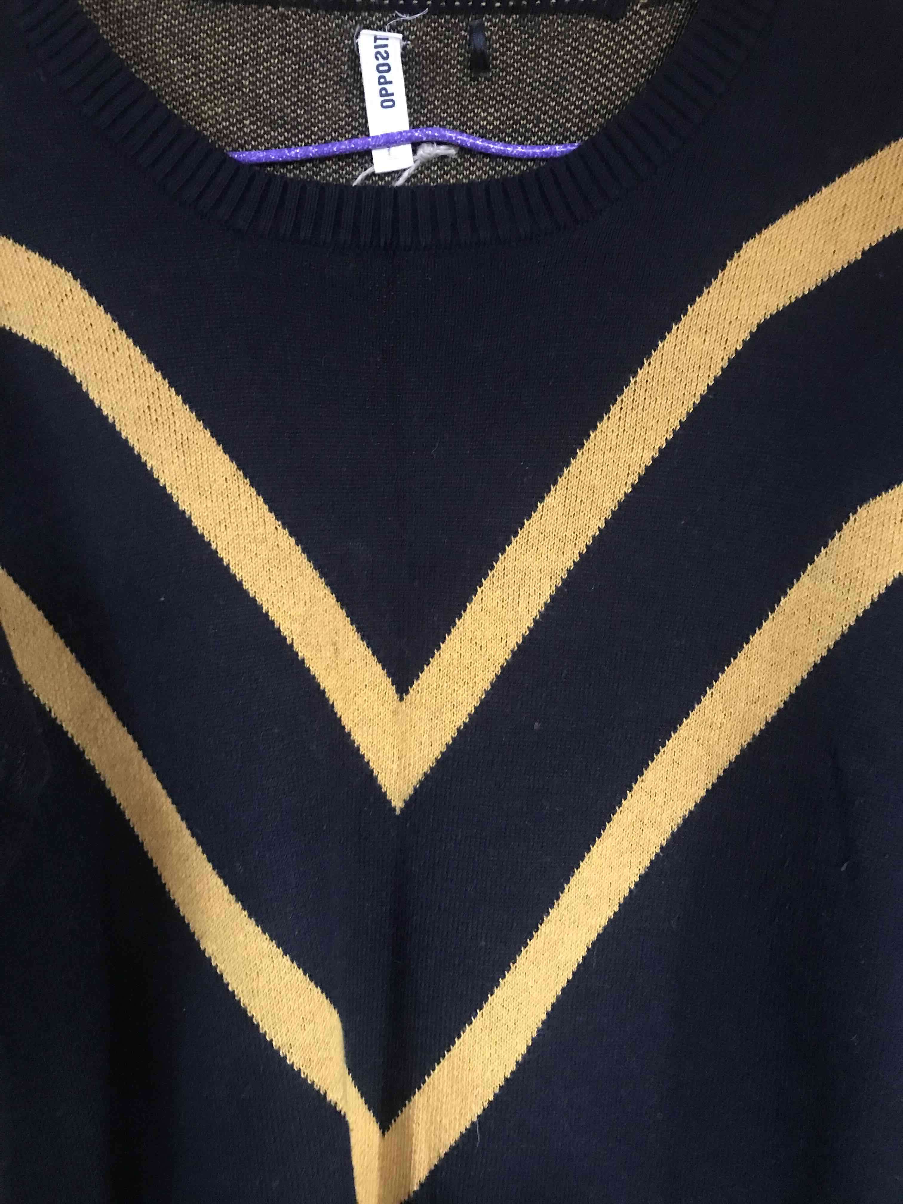 Sweater negro con detalles amarillos - miniatura 2