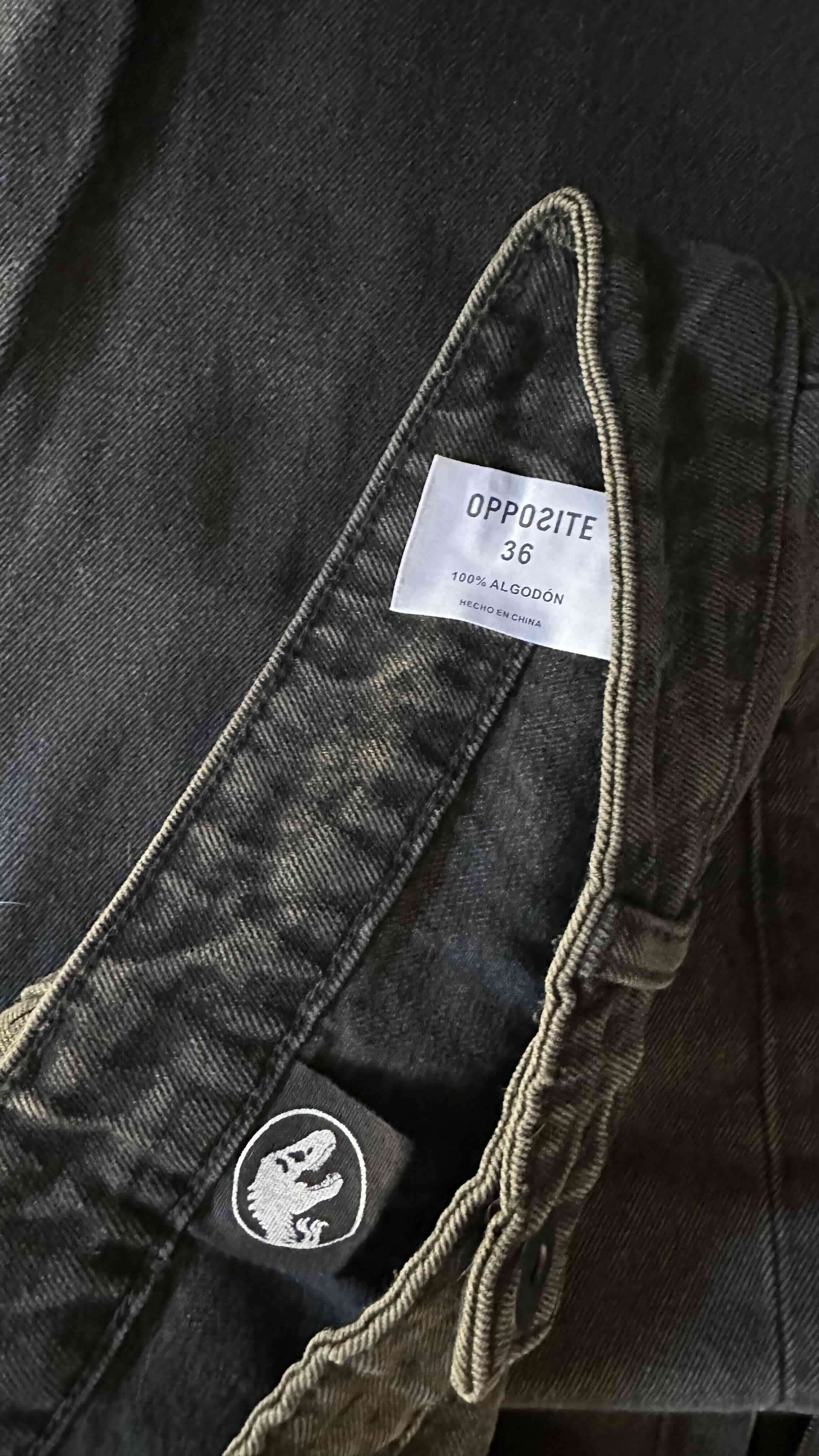 Pantalones negros Jurassic Park - miniatura 3