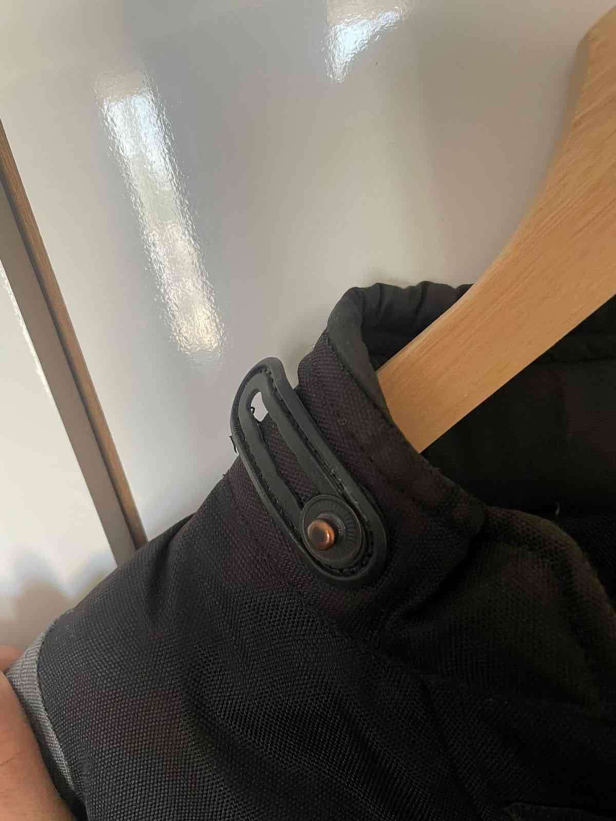 Chaqueta de moto negra con protecciones - miniatura 3