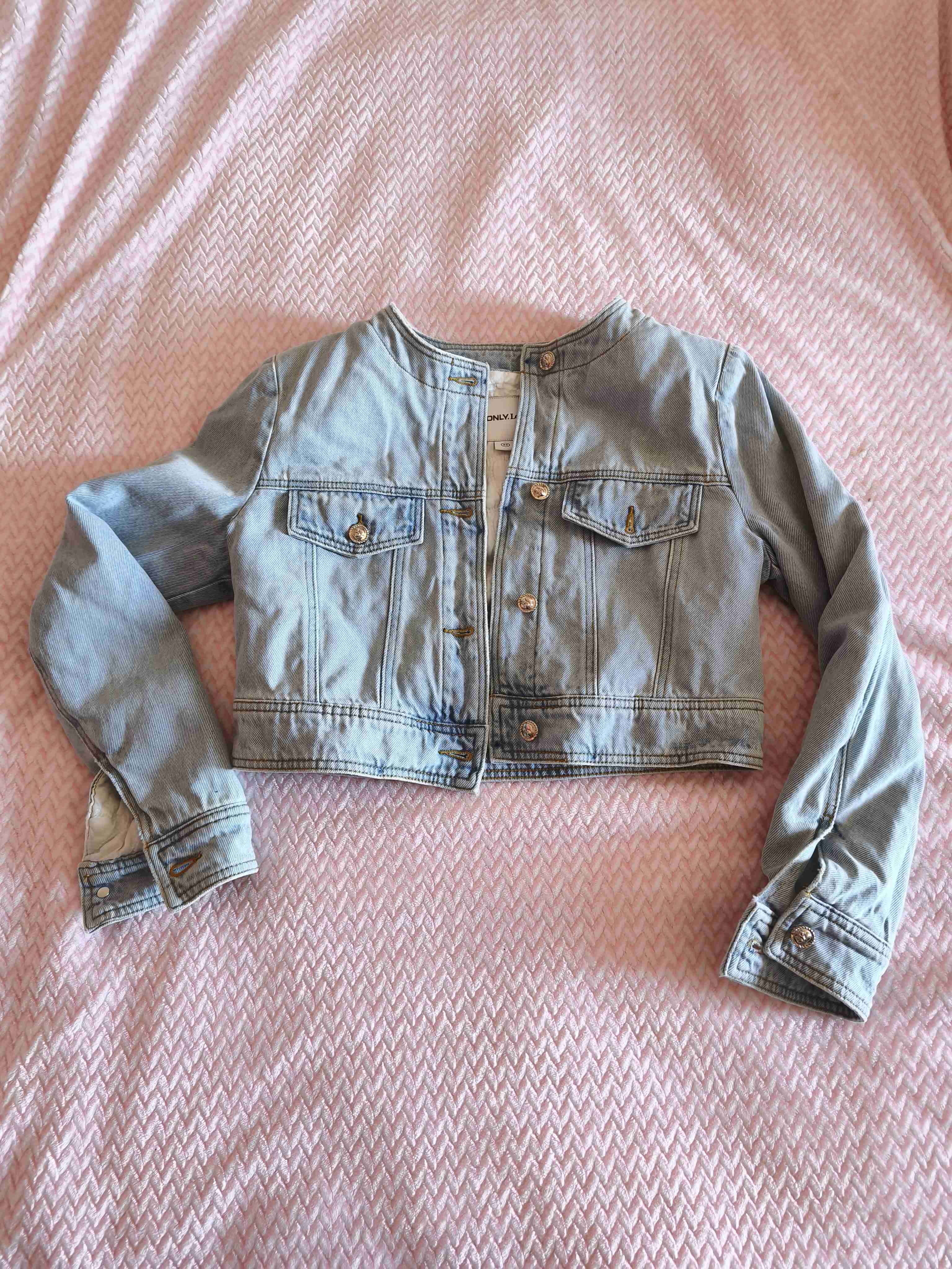 Chaqueta de mezclilla azul clara