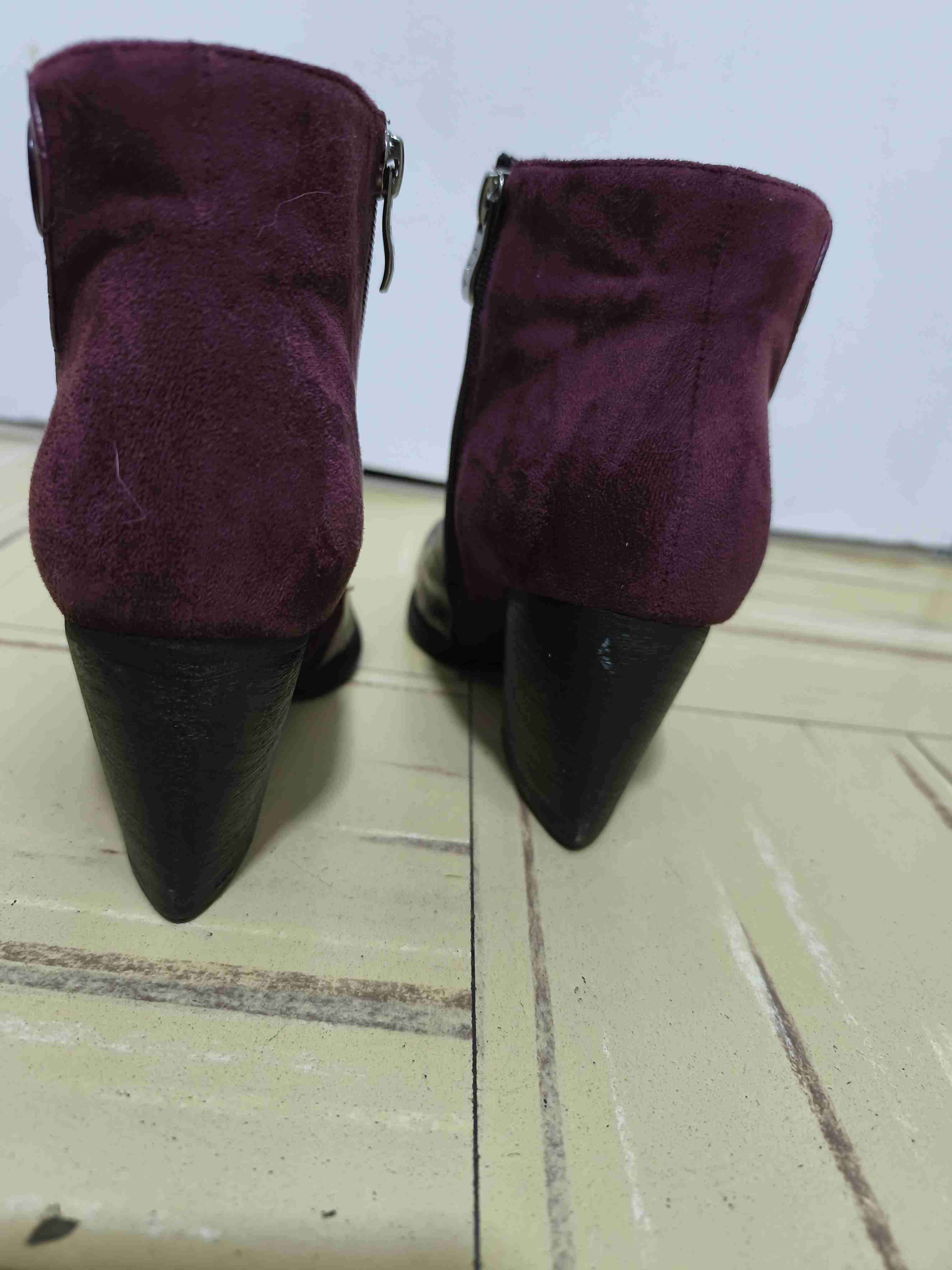 Botines burdeos con textura croco - miniatura 5