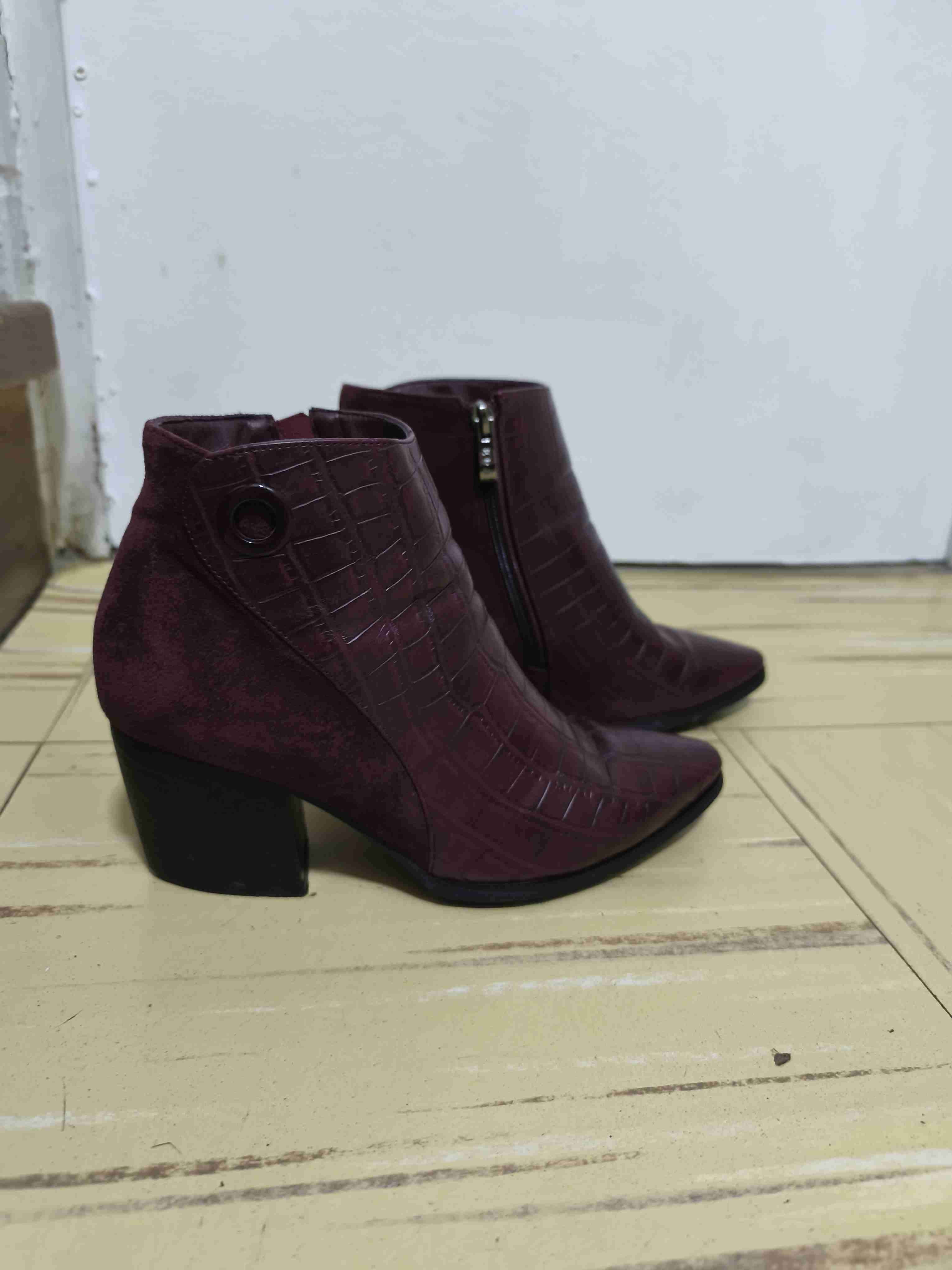 Botines burdeos con textura croco - miniatura 6