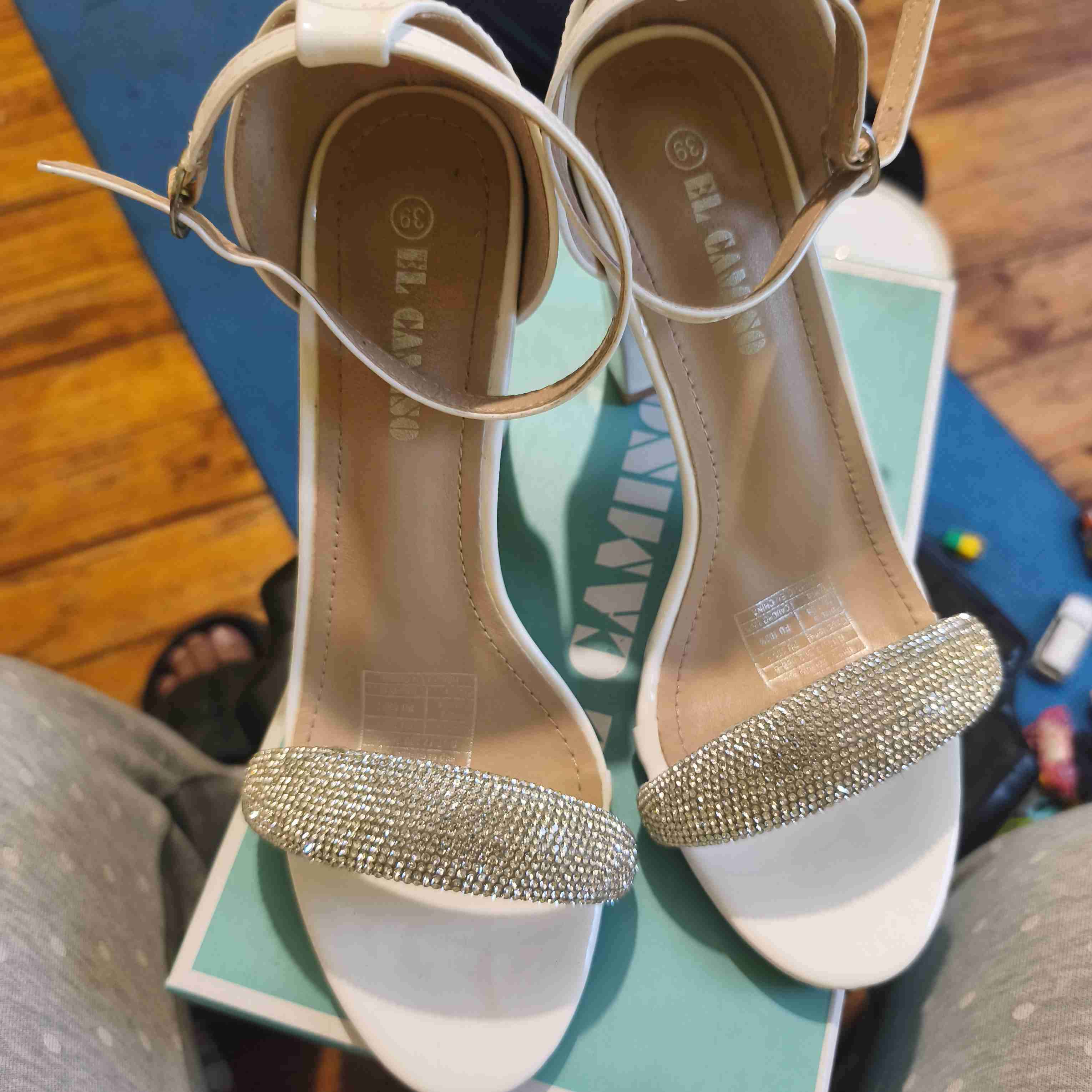 Tengo varias cosas Nuevas y otras con un solo uso. - miniatura 3