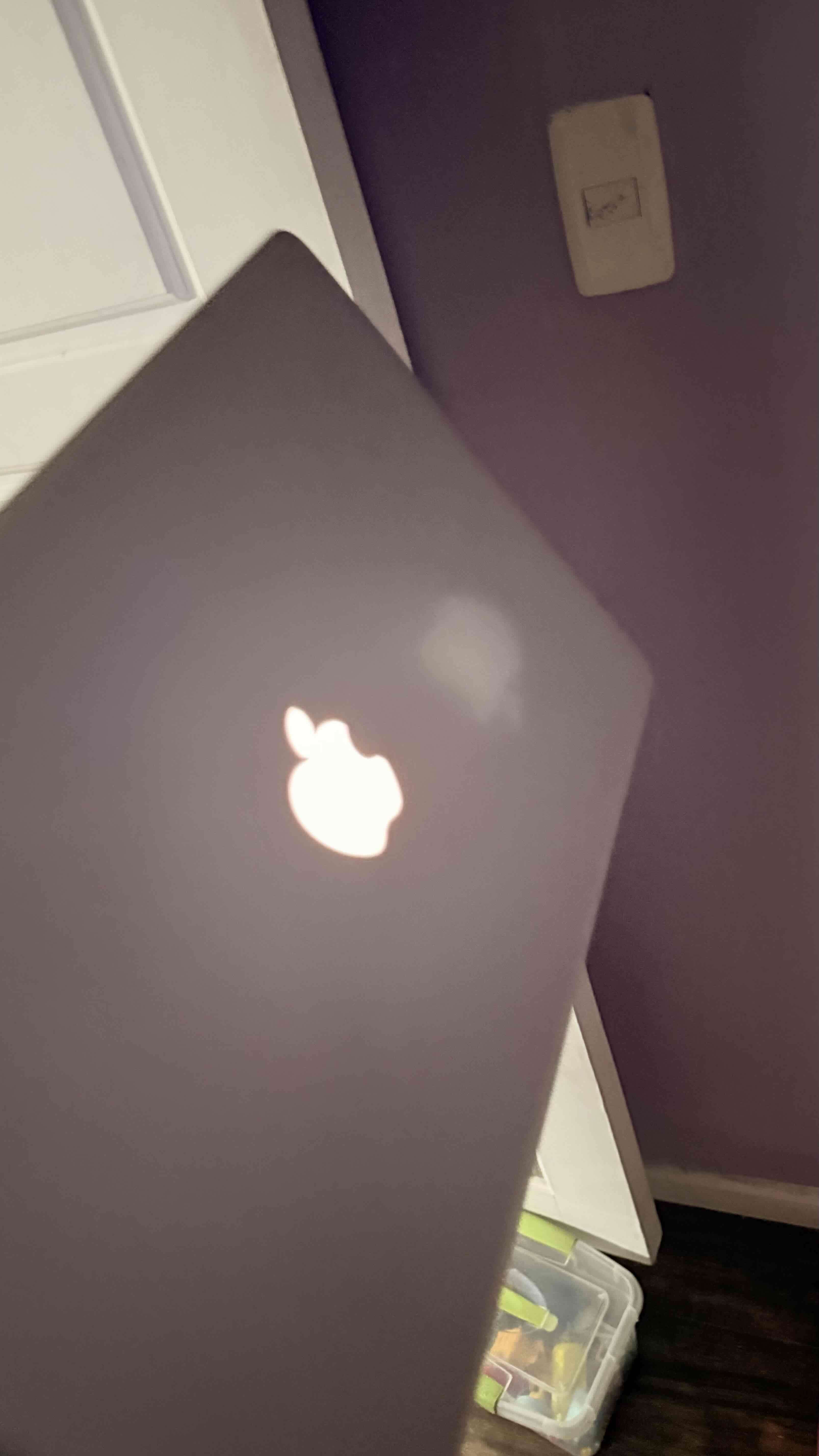 MacBook gris en buen estado - miniatura 6