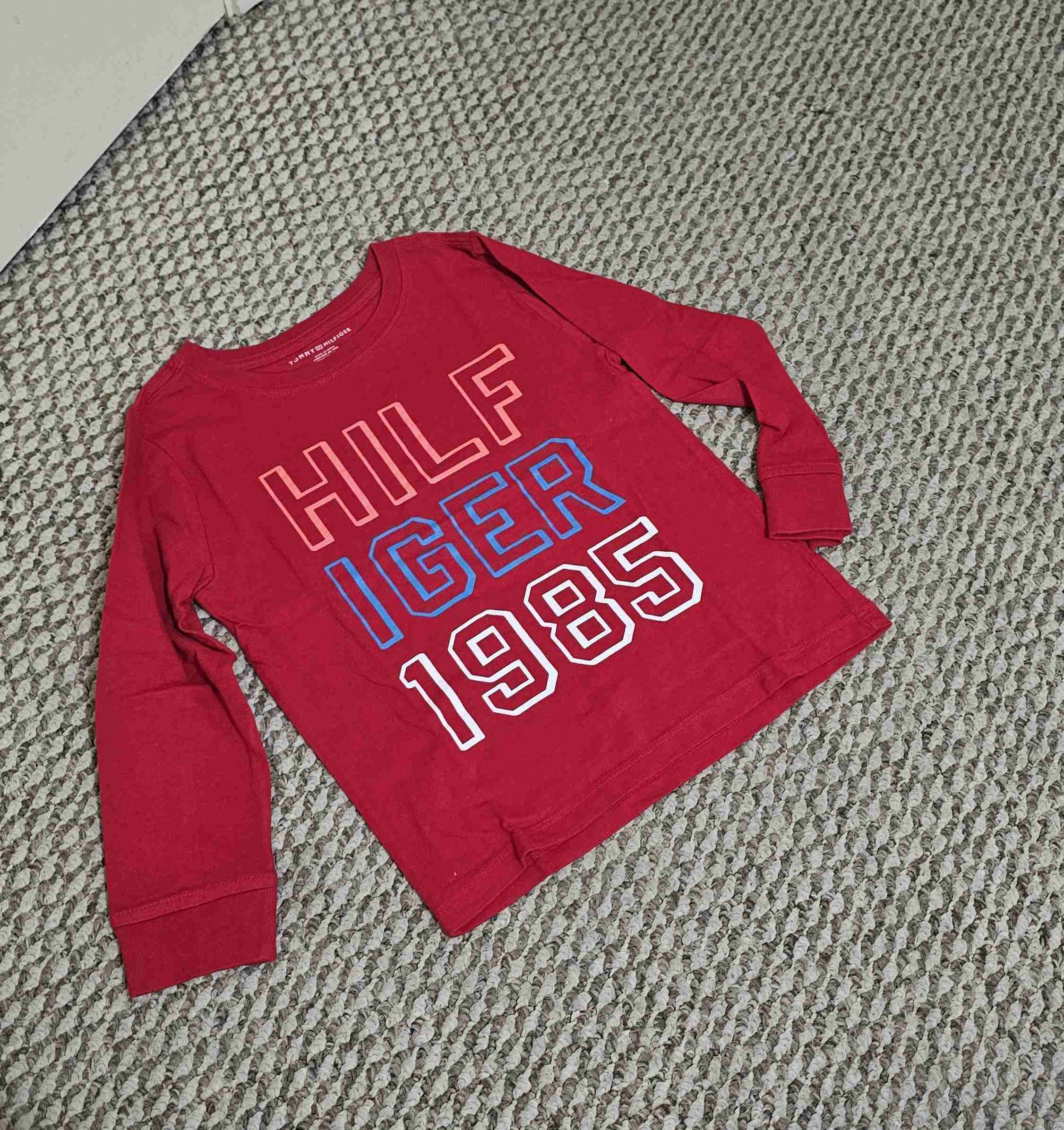 Poleras GAP y Tommy Hilfiger - miniatura 3