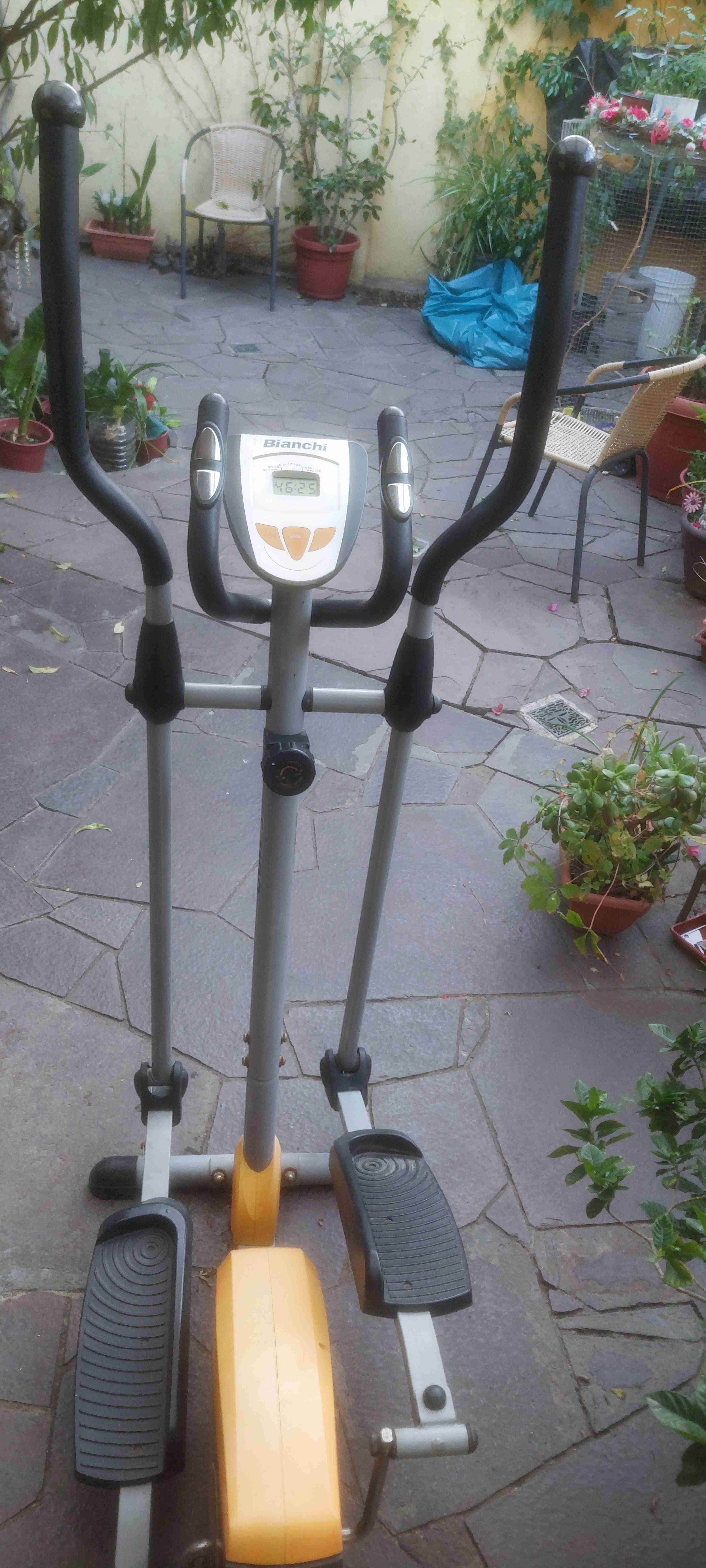 Elíptica BIANCHI E1100 fitness usada - miniatura 3