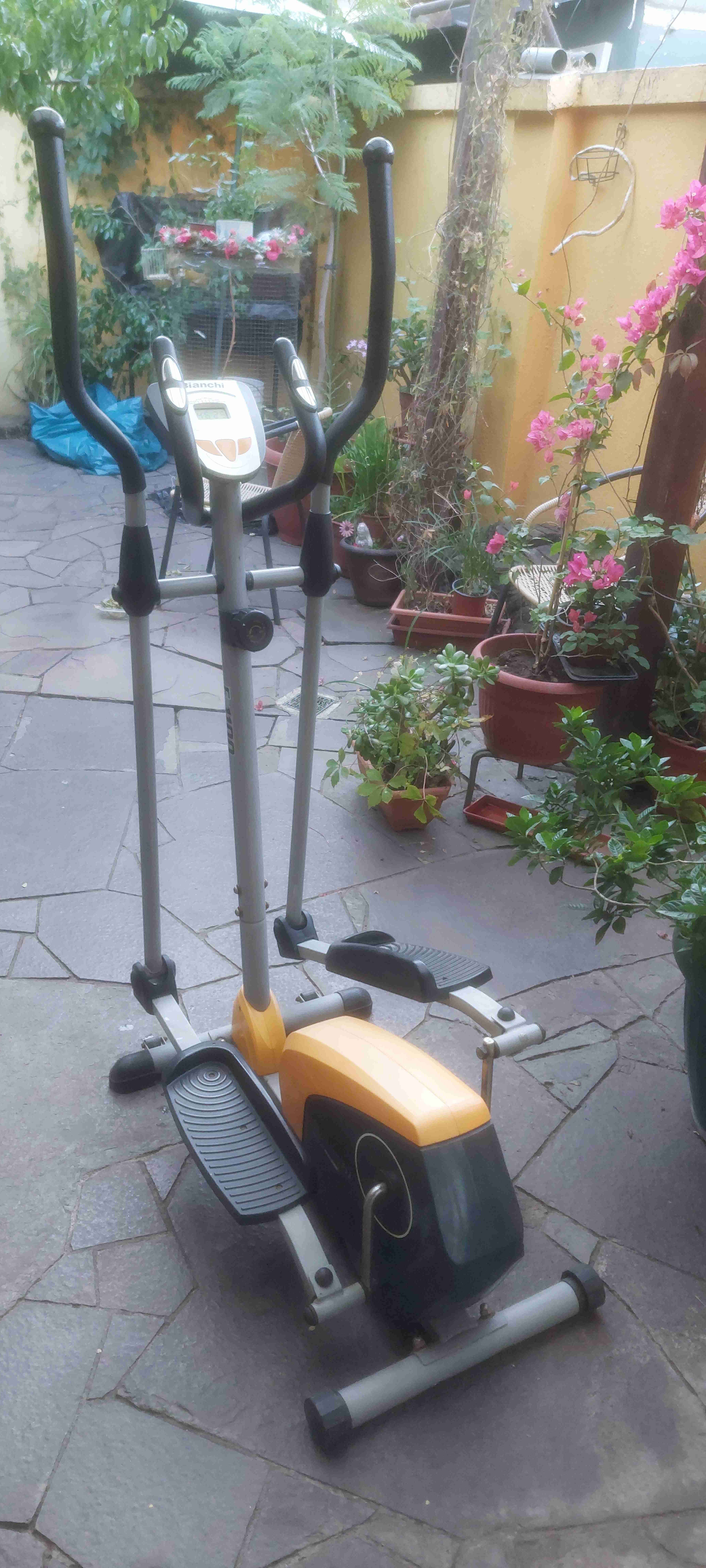 Elíptica BIANCHI E1100 fitness usada - miniatura 4