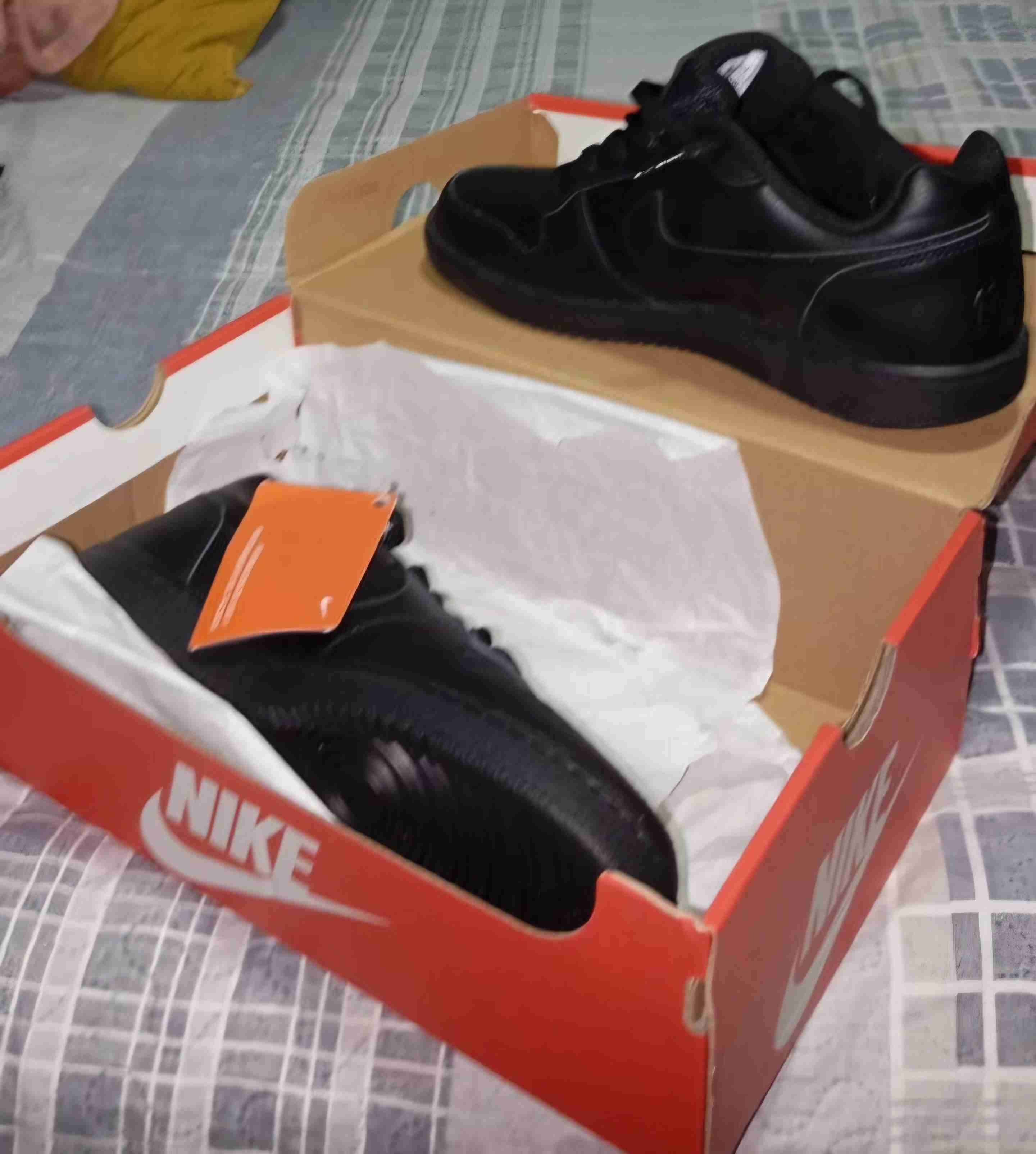 Zapatillas negras Nike nuevas - miniatura 2