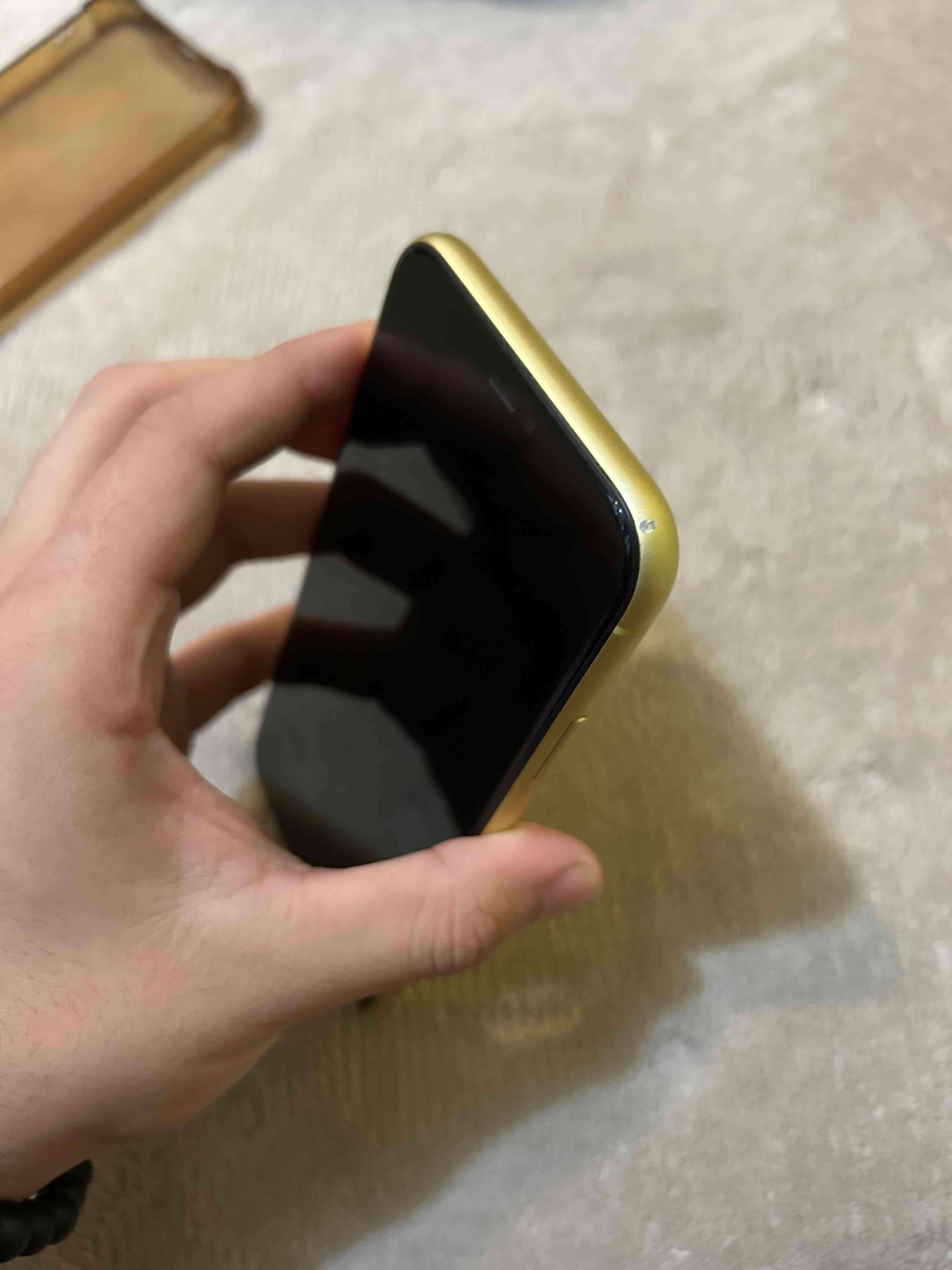 iPhone 11 amarillo  64 Gb - miniatura 4