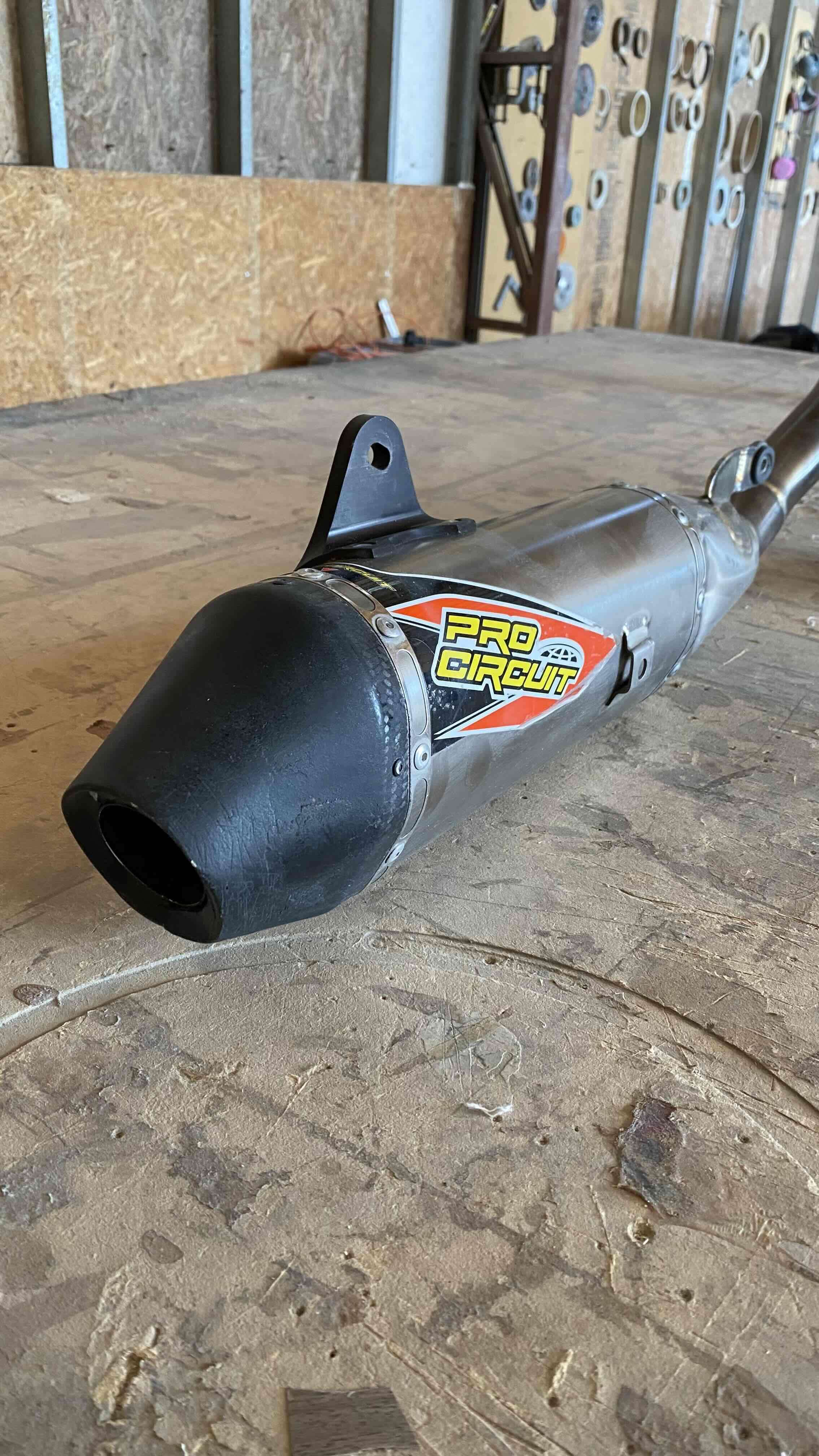 Tubo de escape para motocicleta - miniatura 2