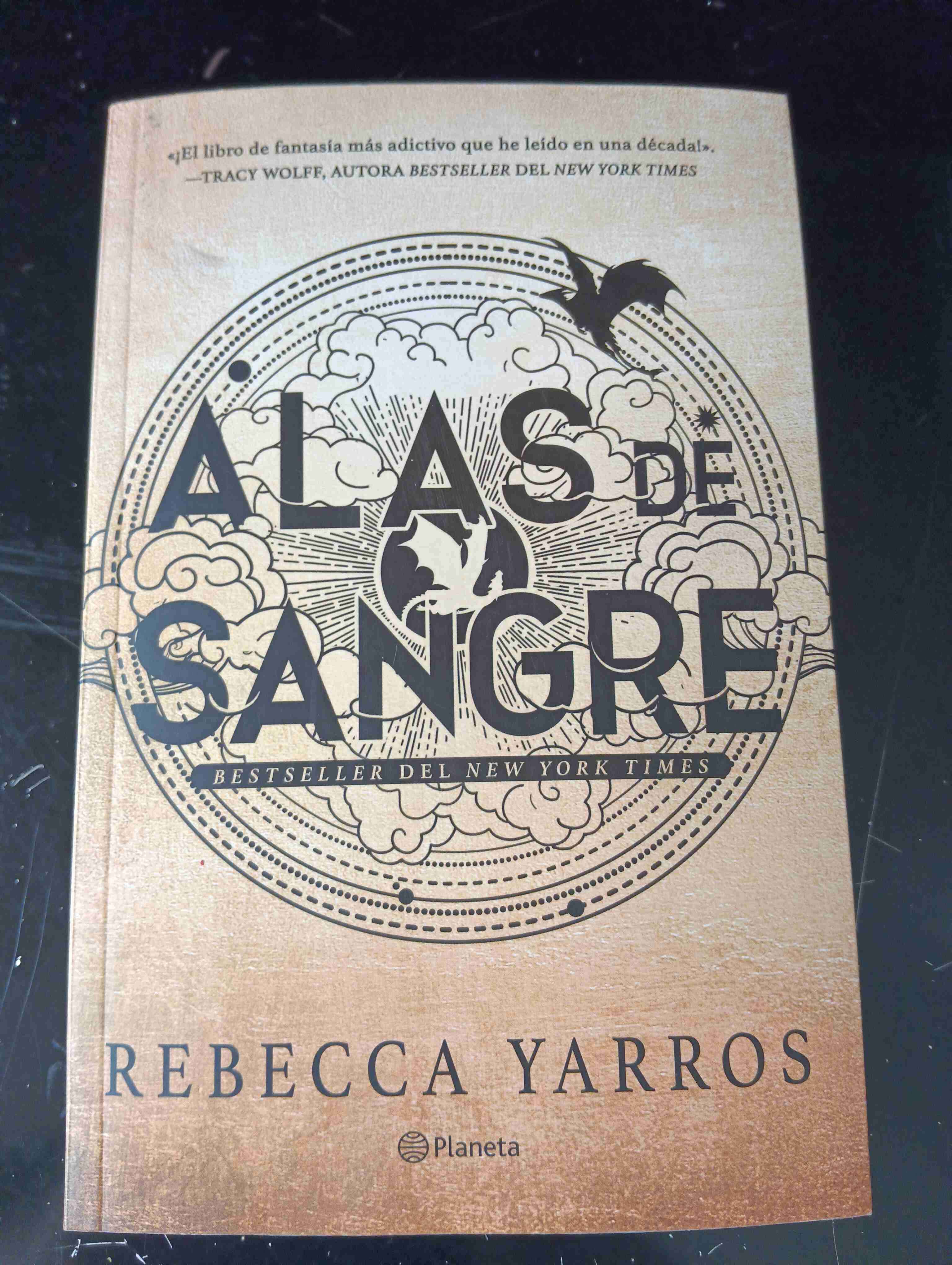 Libro 'Alas de Sangre' de Rebecca Yarros