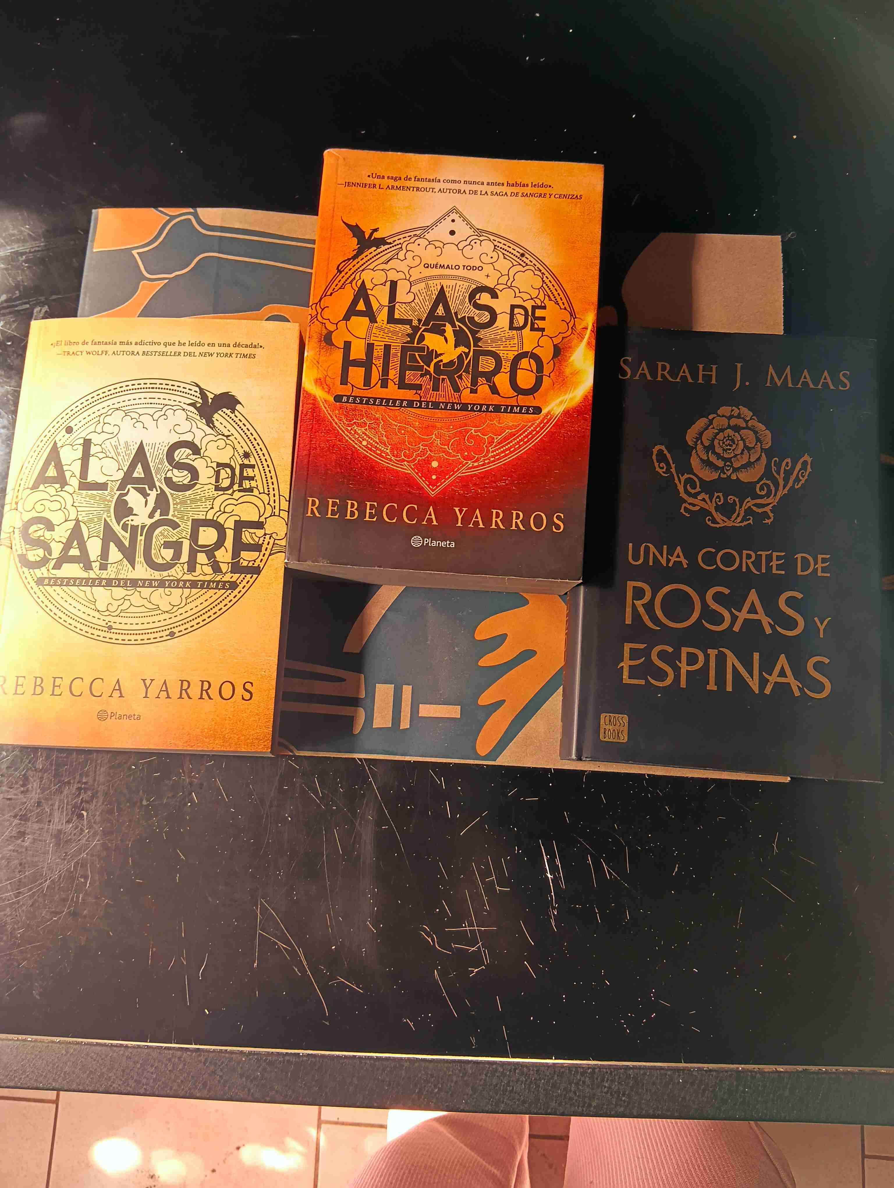 Pack de libros Rebecca Yarros y Sarah J. Maas