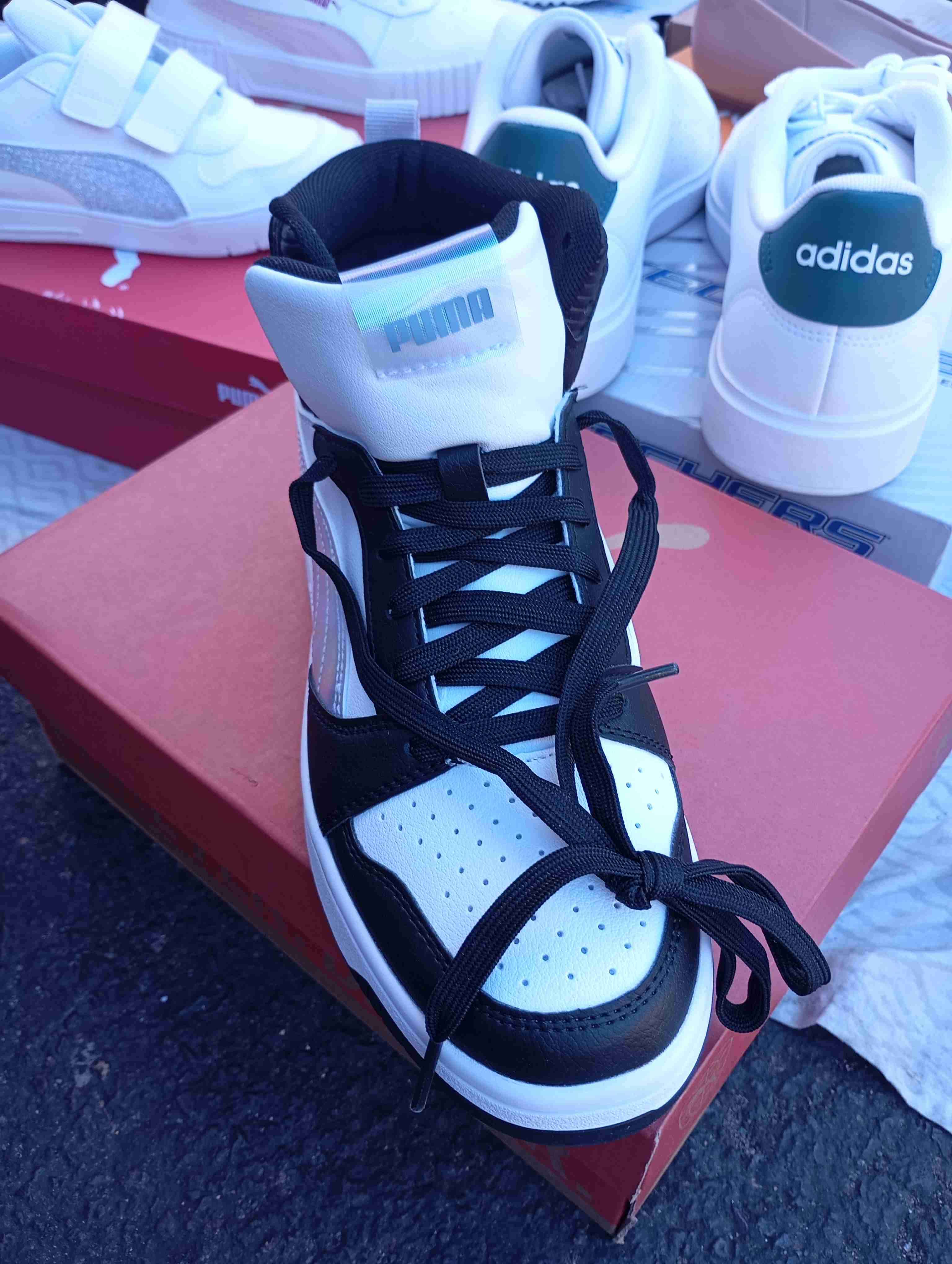 Zapatillas Puma blancas y negras