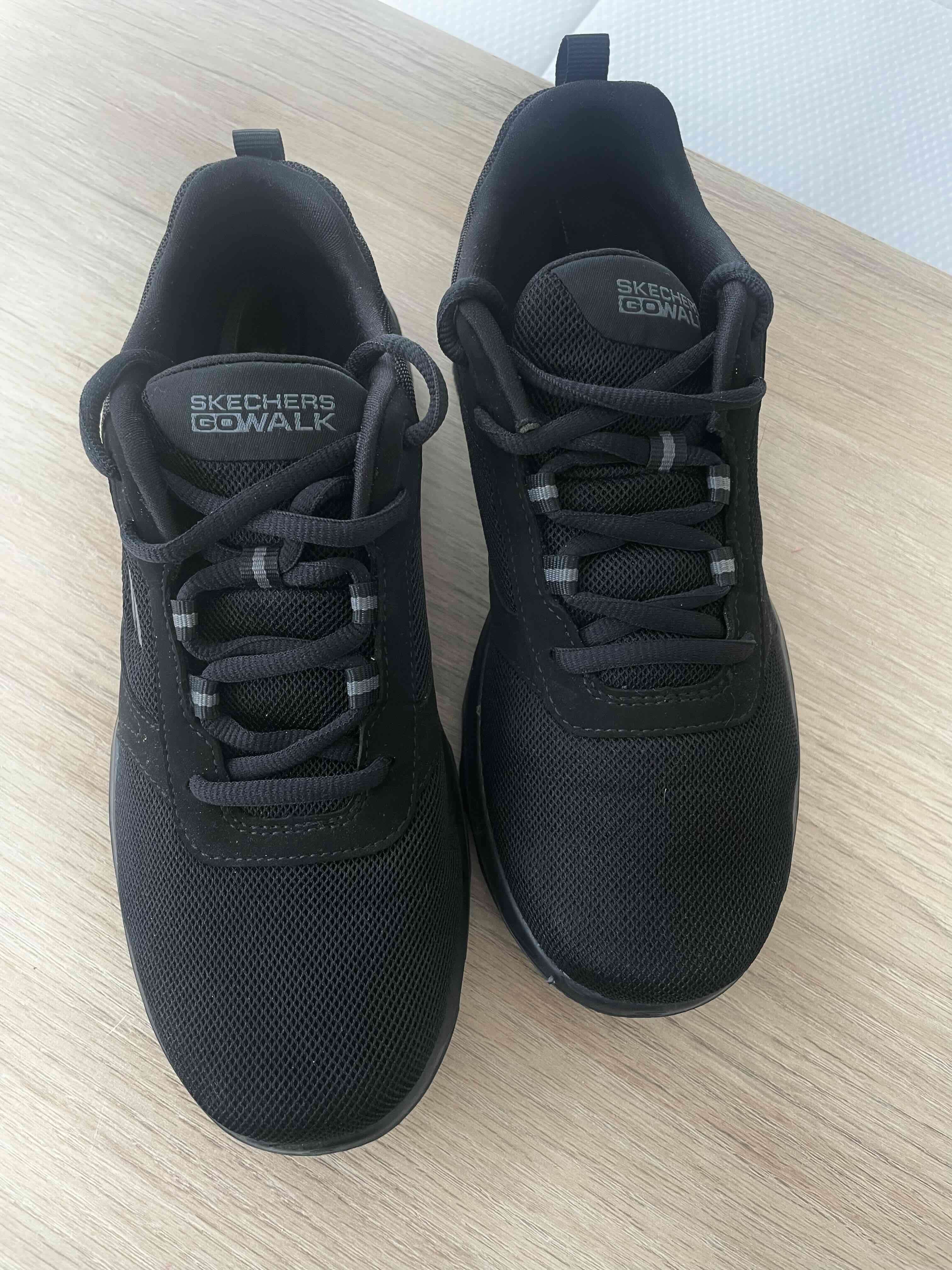 Zapatillas negras Skechers Go Walk - miniatura 1