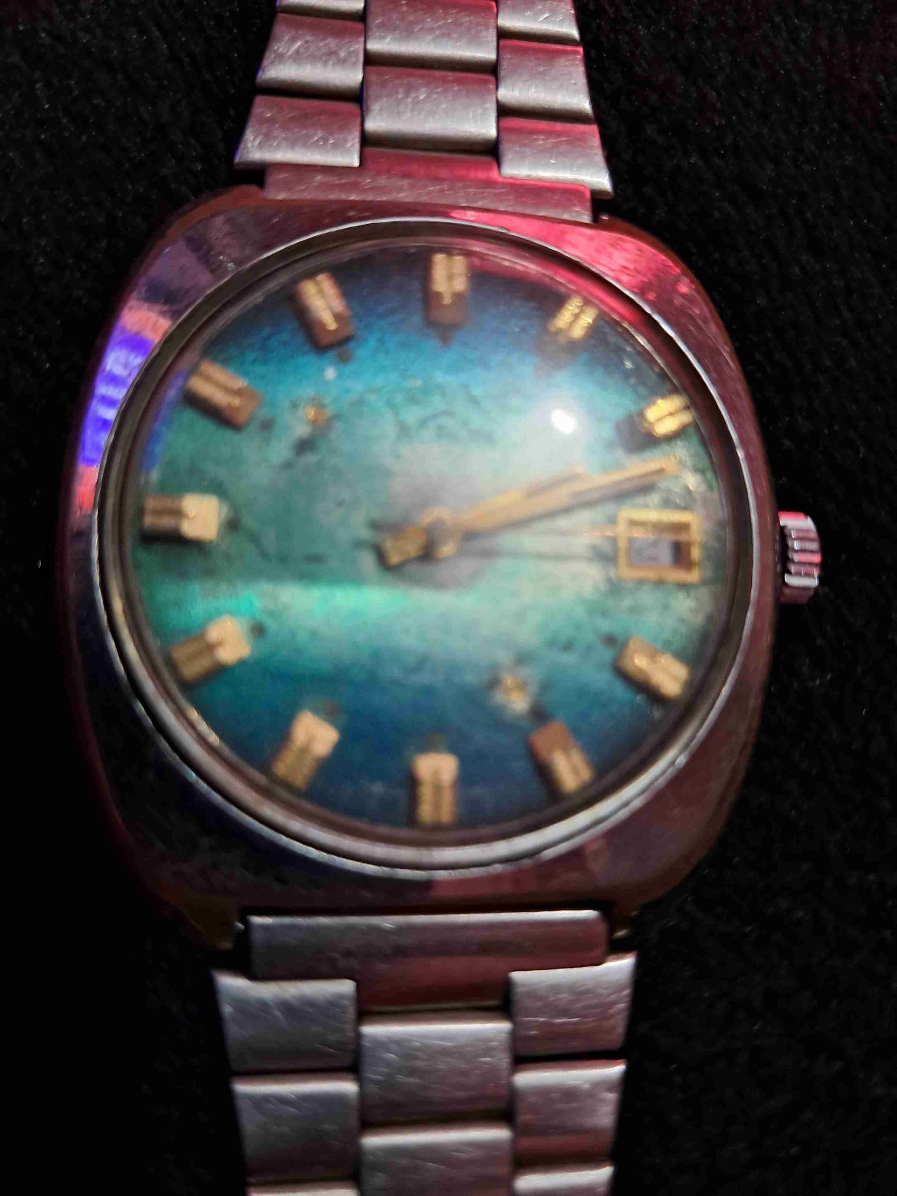 Reloj vintage con correa metálica