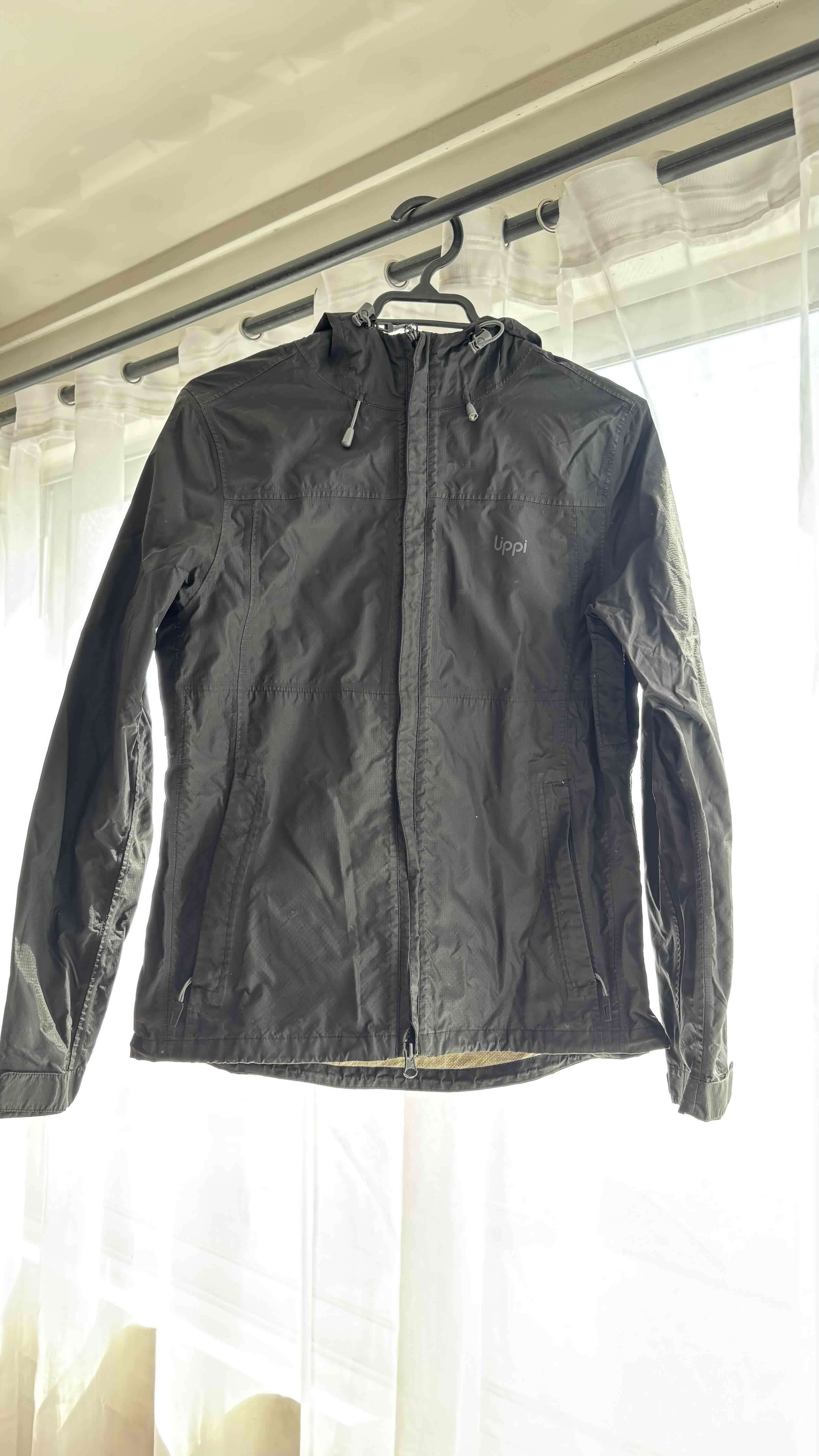 Corta viento  negra Lippi modelo Pellaifa - miniatura 1