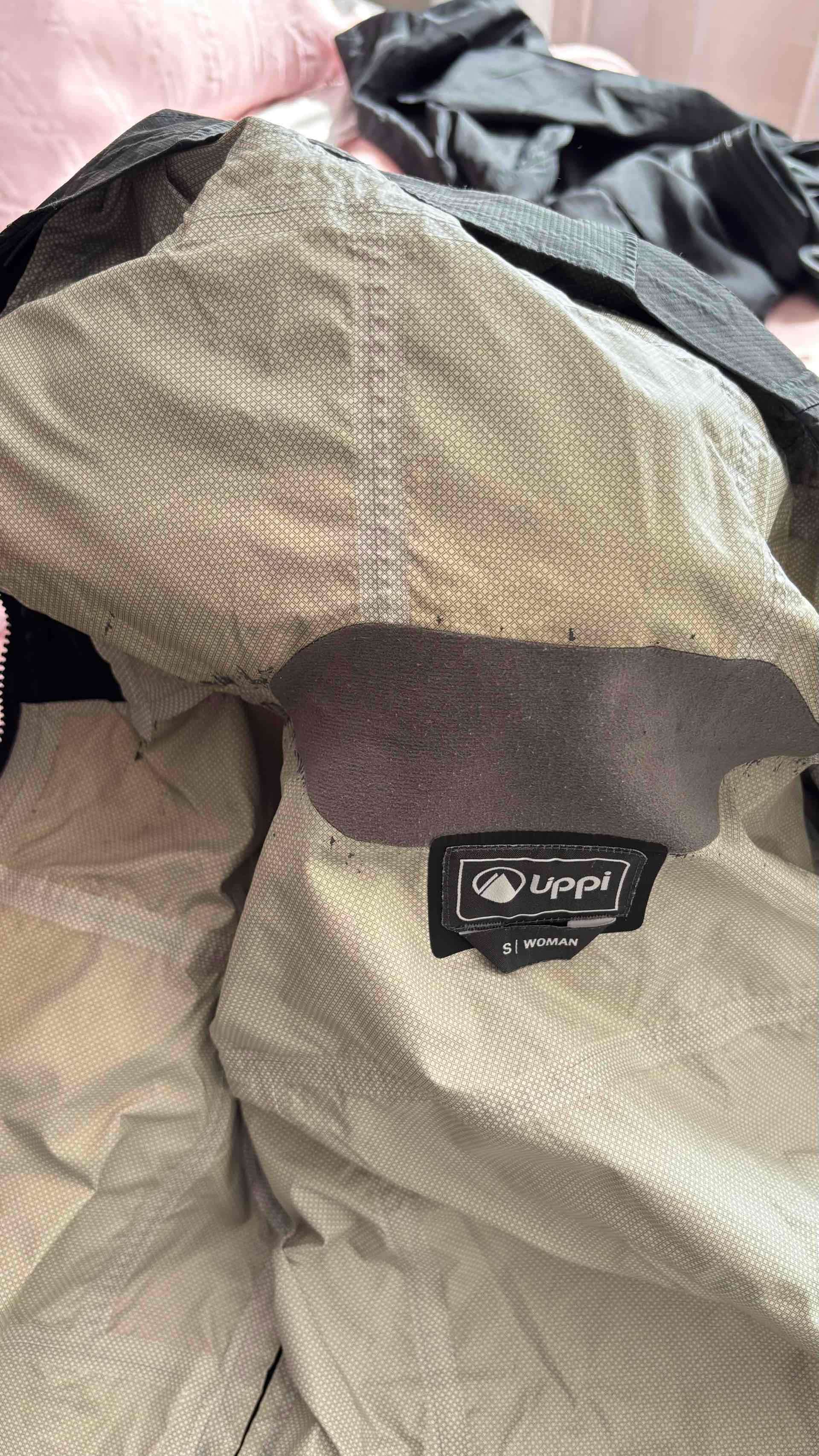 Corta viento  negra Lippi modelo Pellaifa - miniatura 6